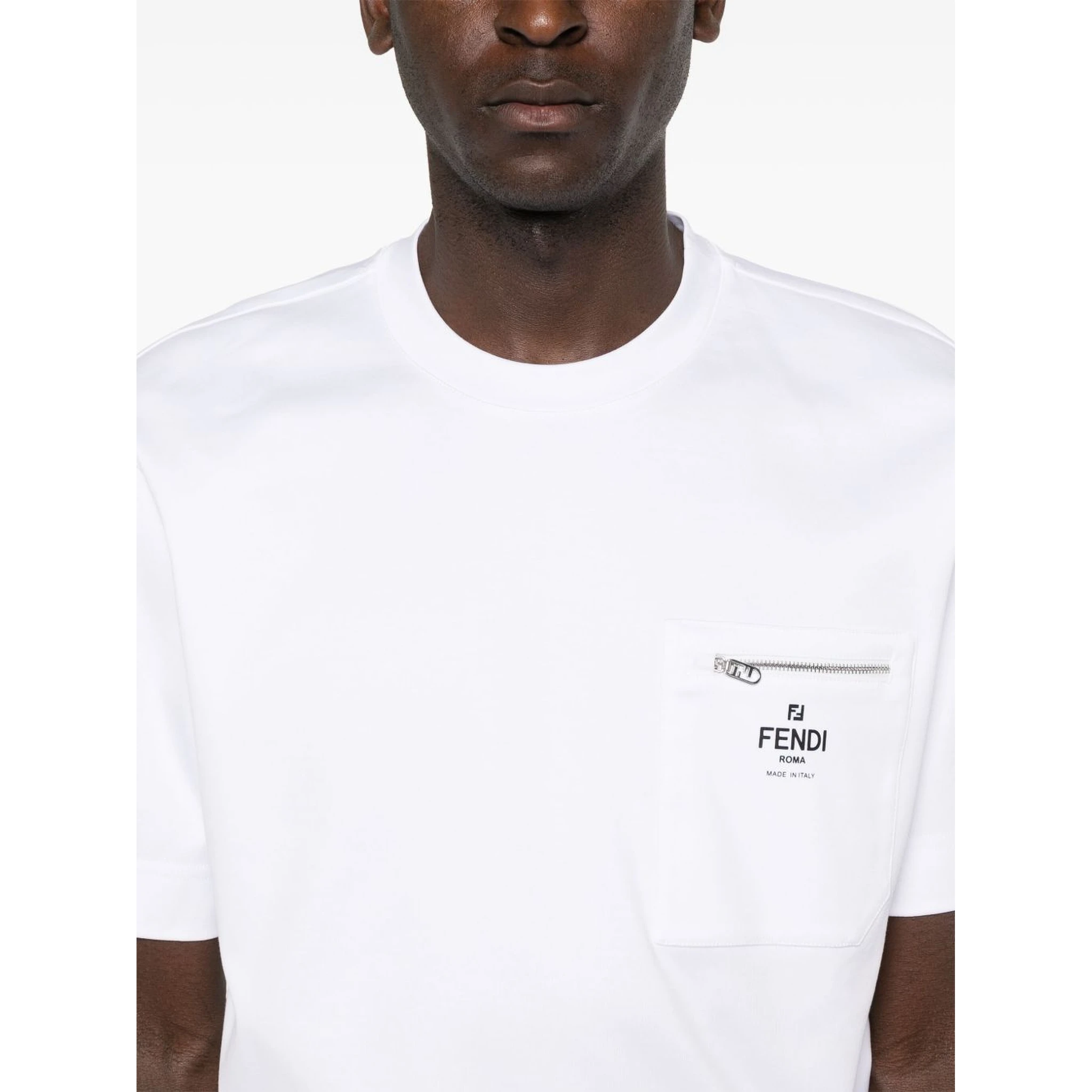 تيشيرتات وبولو من فندي باللون الأبيض