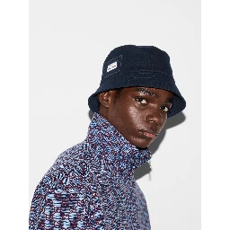 قبعات غوتشي زرقاء