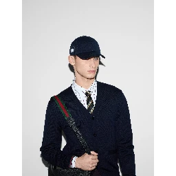 قبعات غوتشي زرقاء