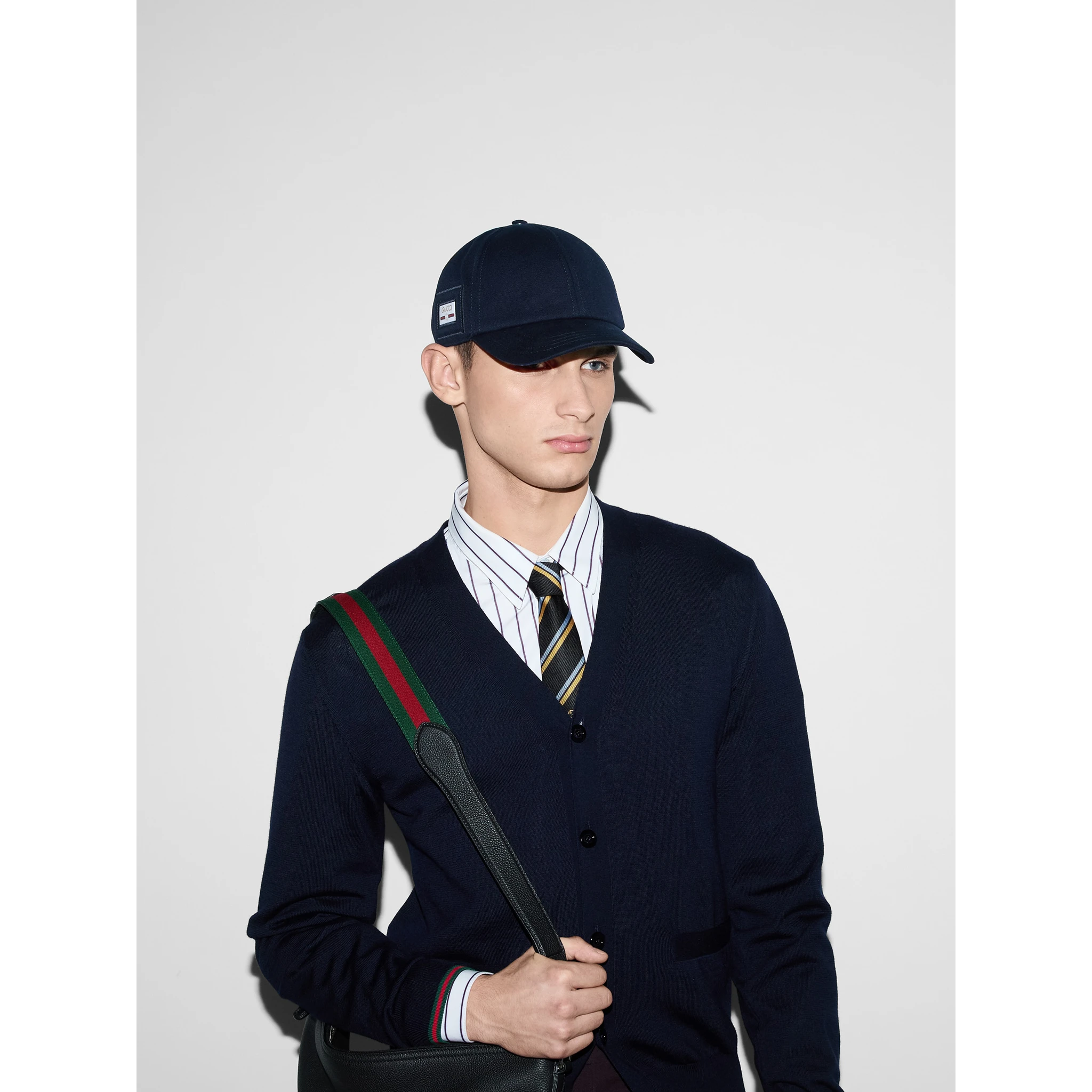 قبعات غوتشي زرقاء