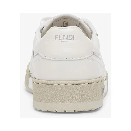 حذاء رياضي أبيض من فندي