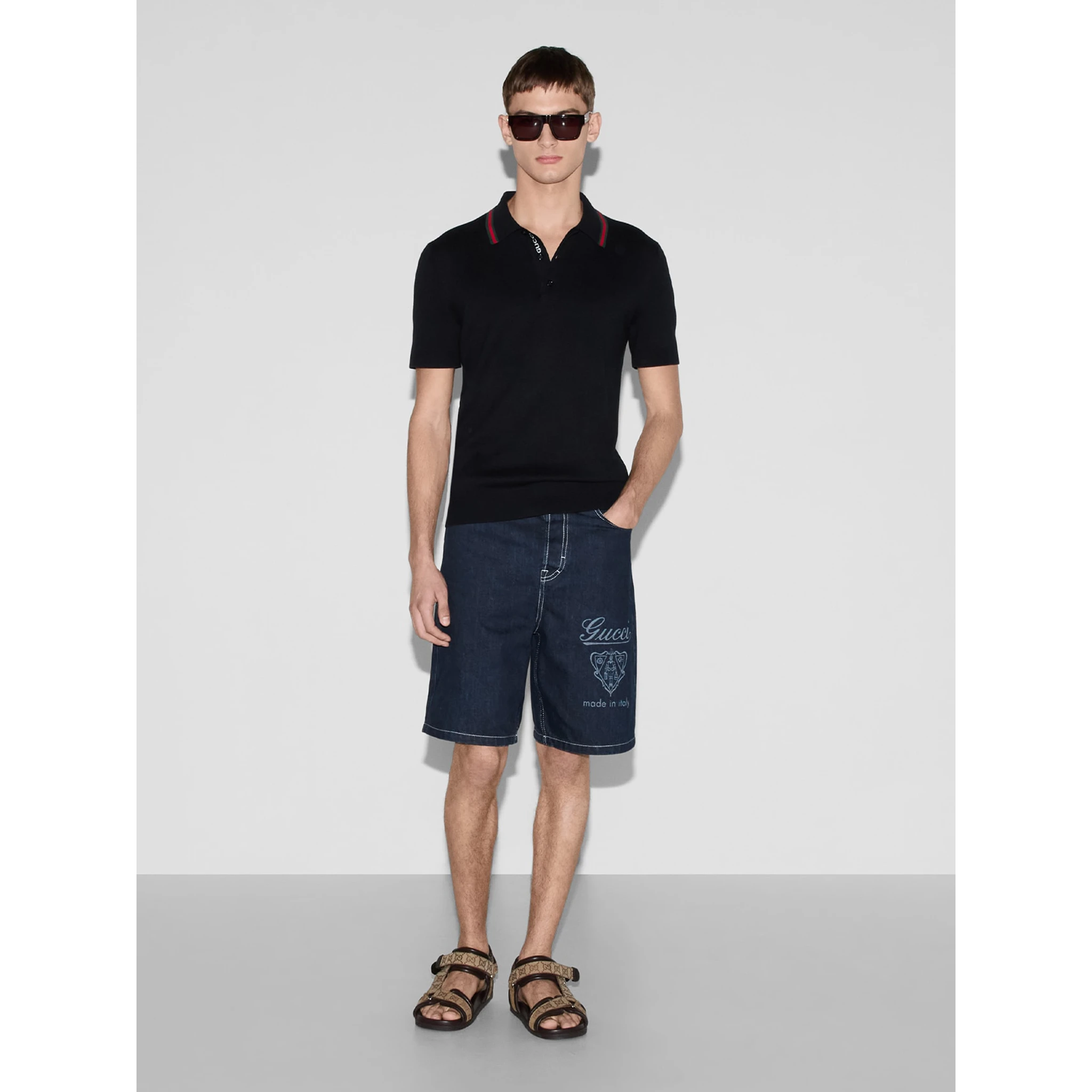 تيشيرتات وبولو من غوتشي باللون الأزرق