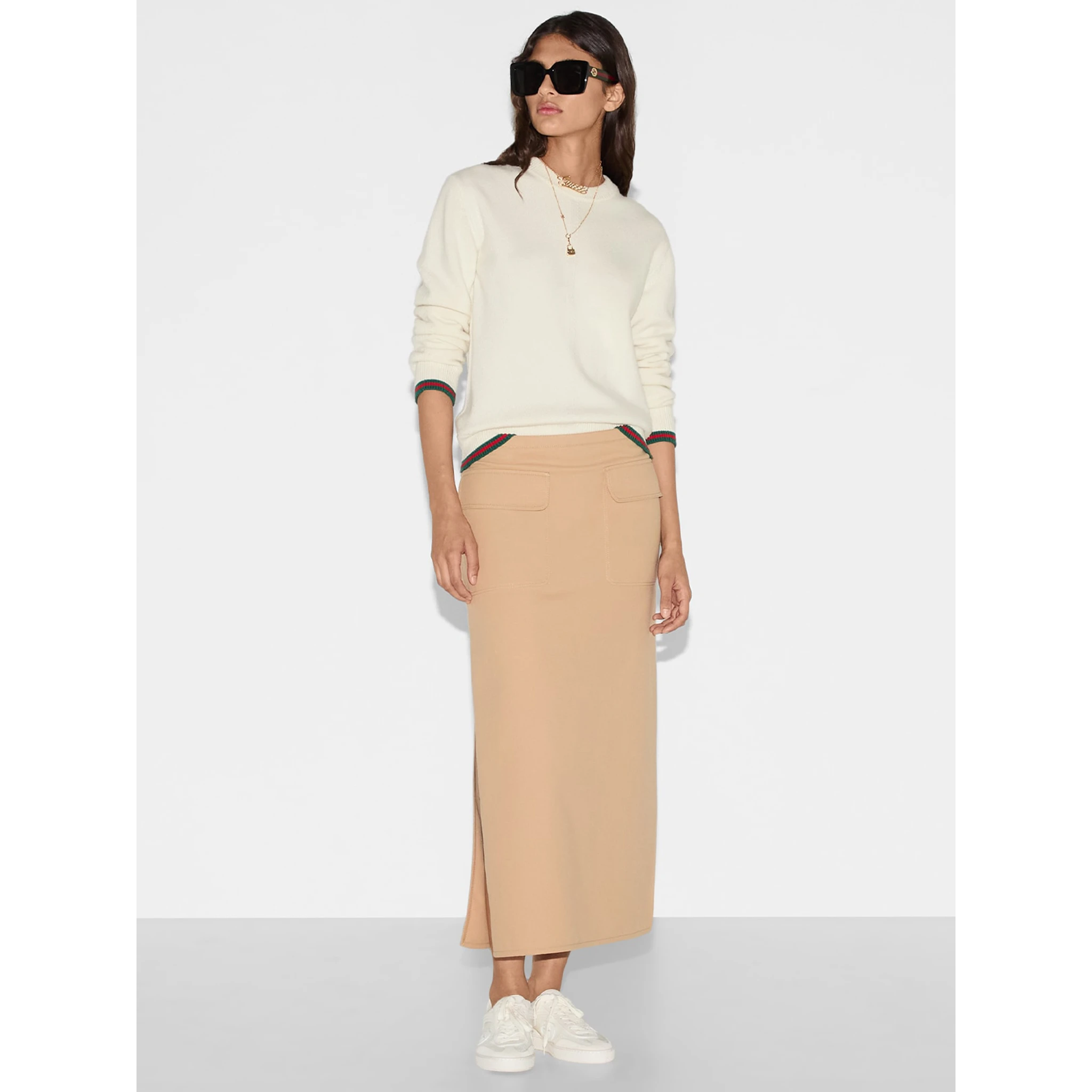 كنزات غوتشي بيضاء