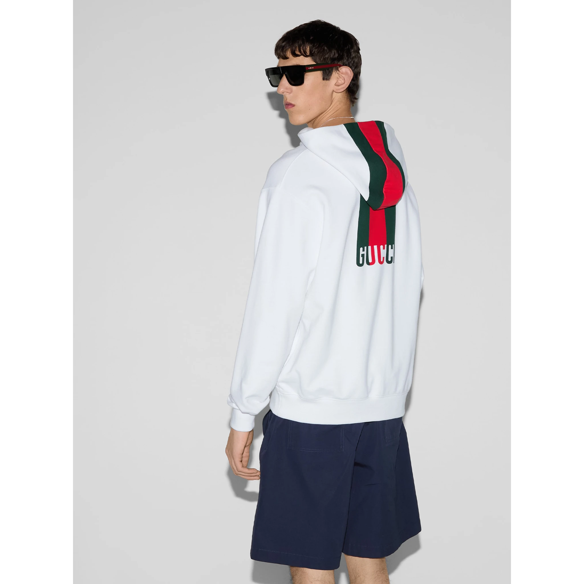 كنزات غوتشي بيضاء