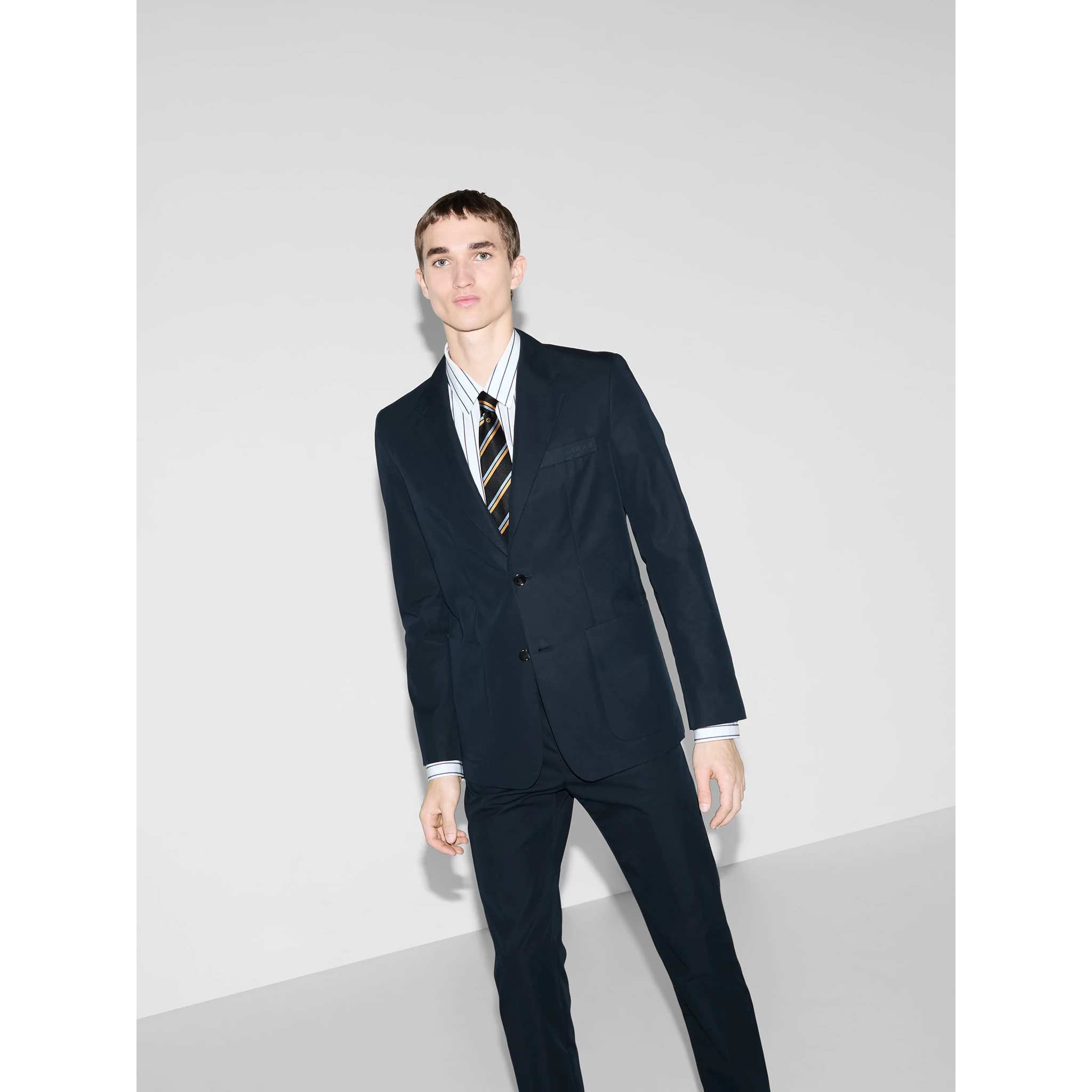 جاكيتات غوتشي زرقاء