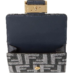 محافظ فندي زرقاء