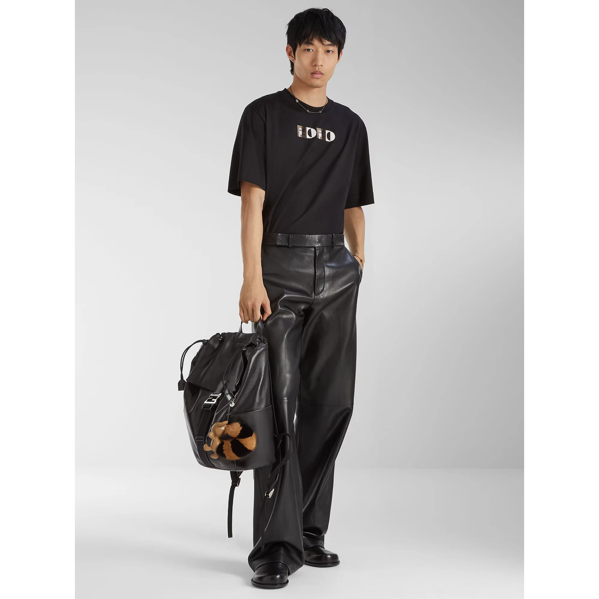 تيشيرتات وبولو من فندي باللون الأسود