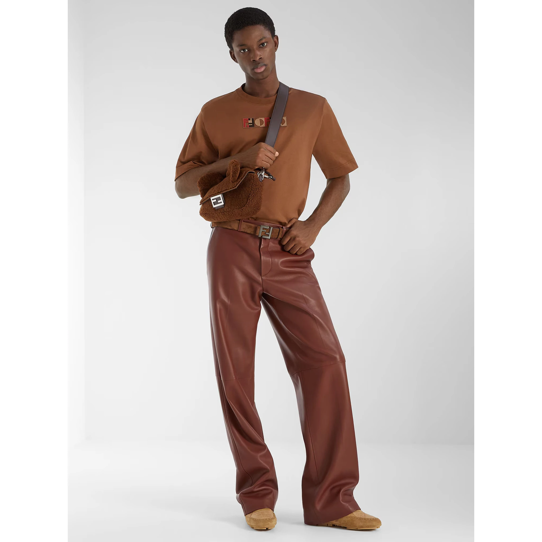 تيشيرتات وبولو من فندي باللون البني