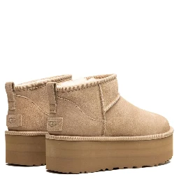 أحذية UGG بيج