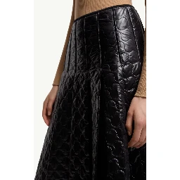 تنانير مونكلير سوداء