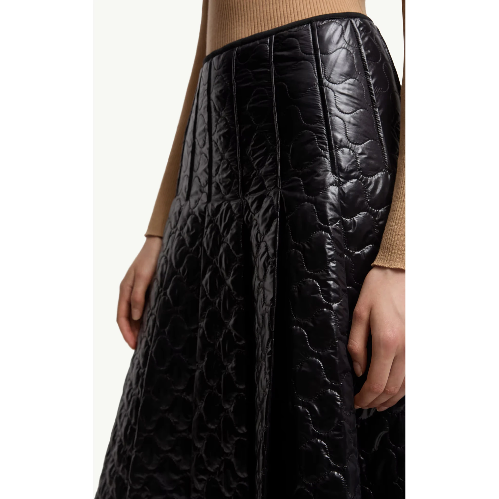 تنانير مونكلير سوداء