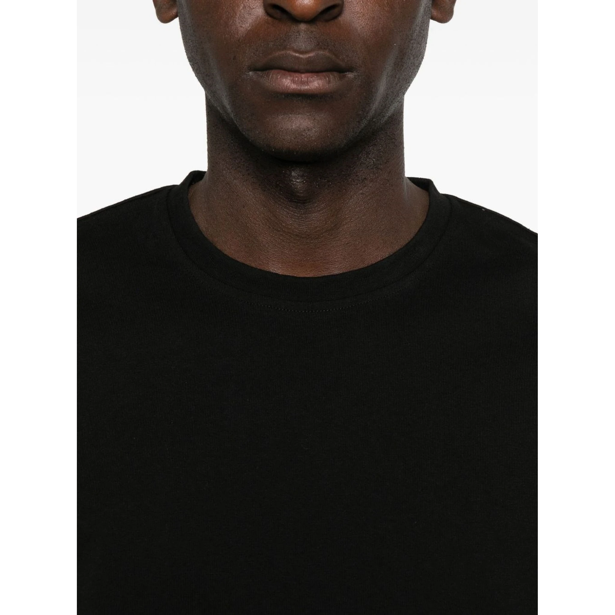 تيشيرتات وبولو سوداء من سان لوران