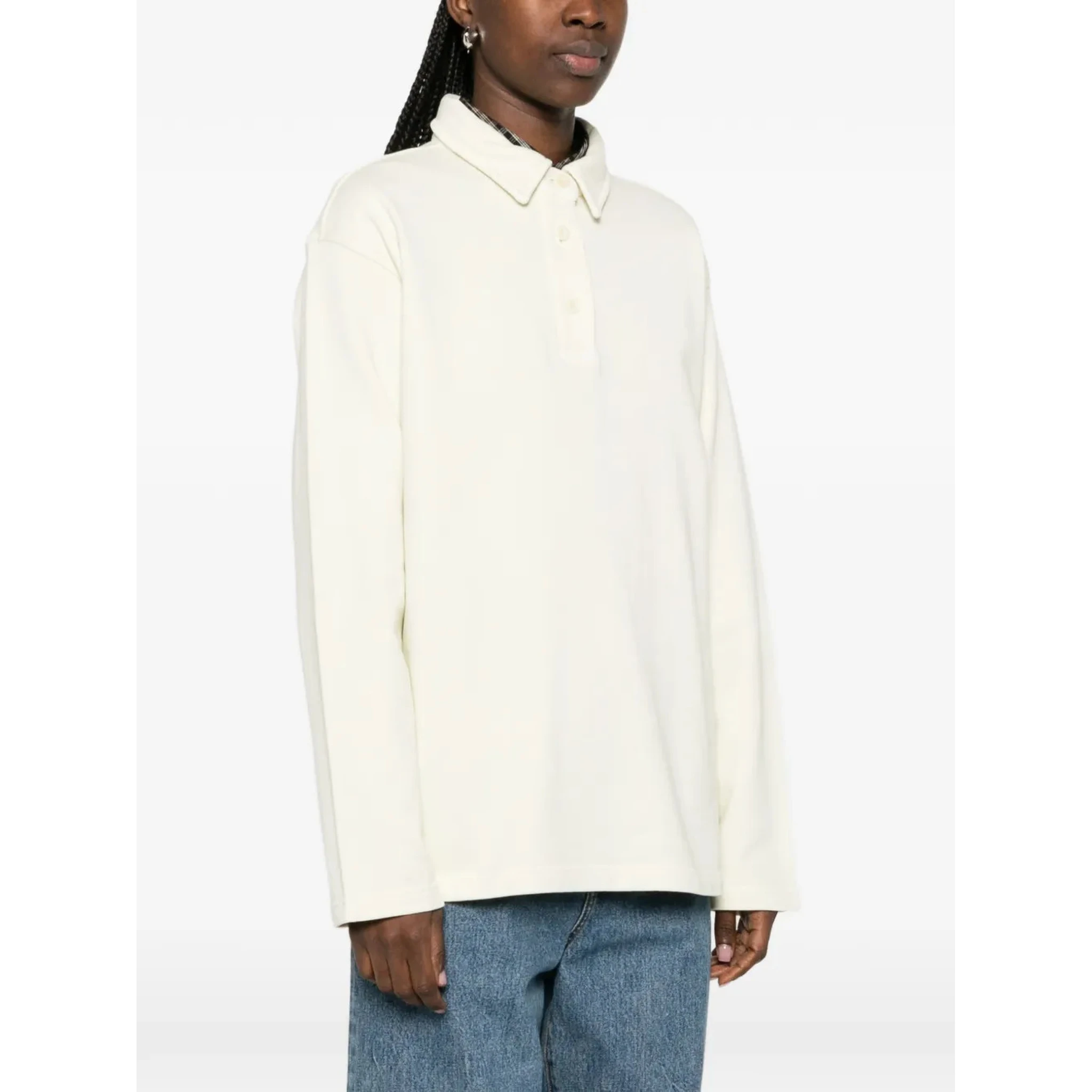 تيشيرتات وبولو بيضاء من APC