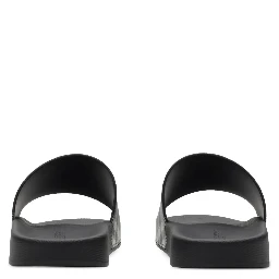 صندل بربري أسود