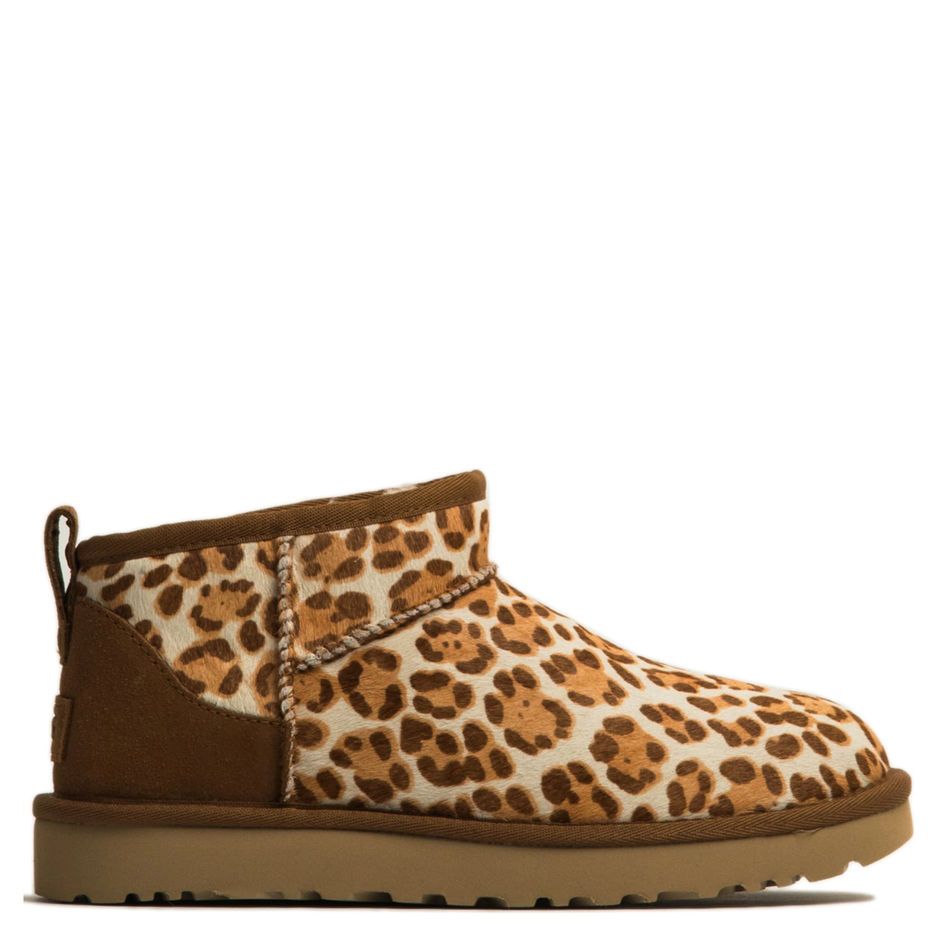 أحذية UGG بنية اللون