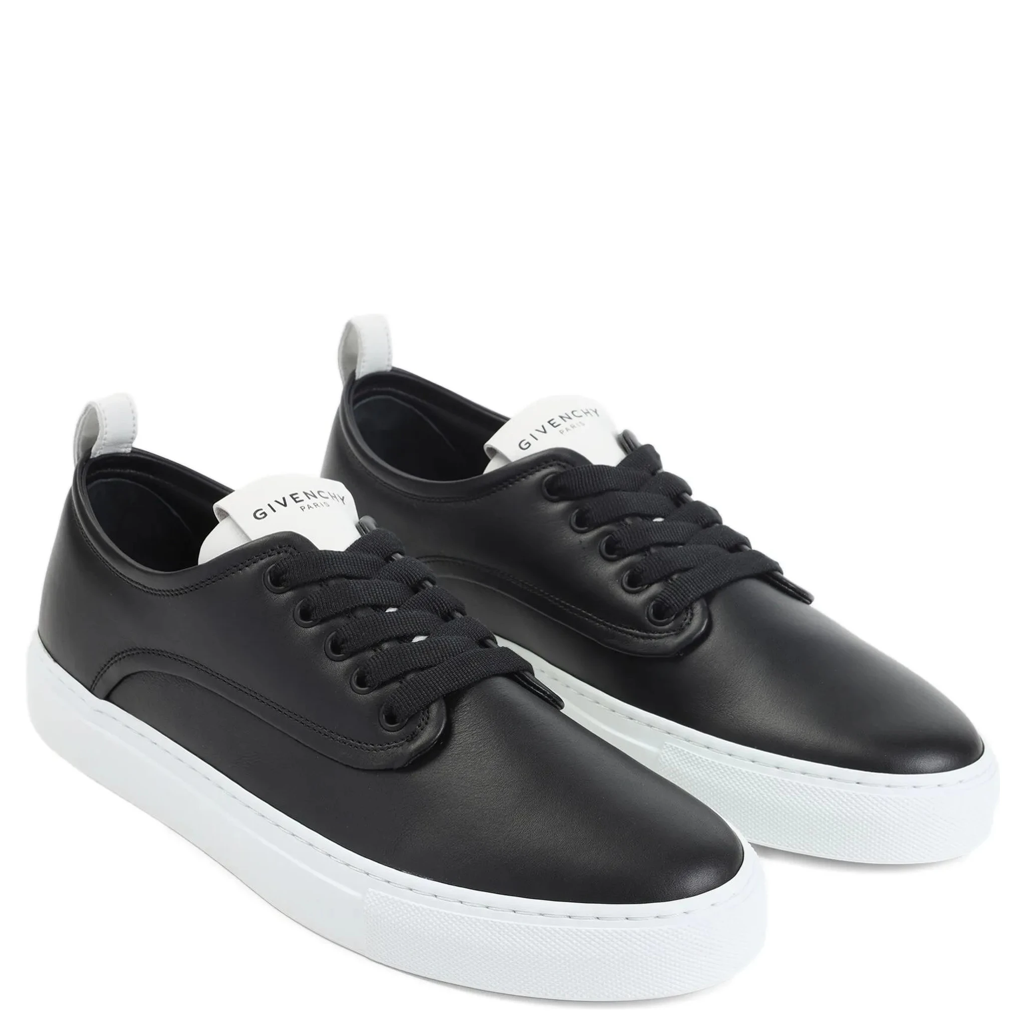 حذاء رياضي أسود من جيفنشي