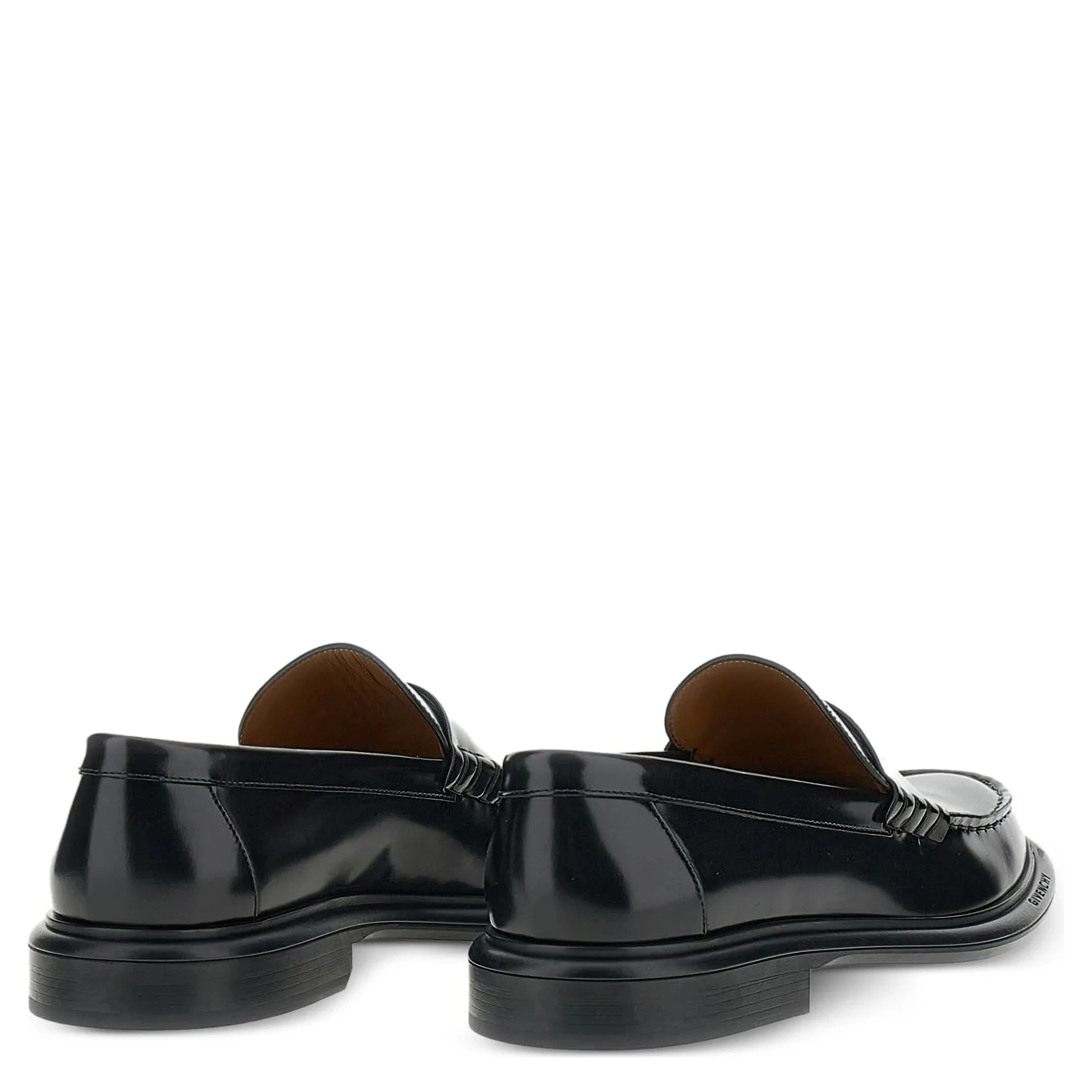 حذاء جيفنشي مسطح أسود