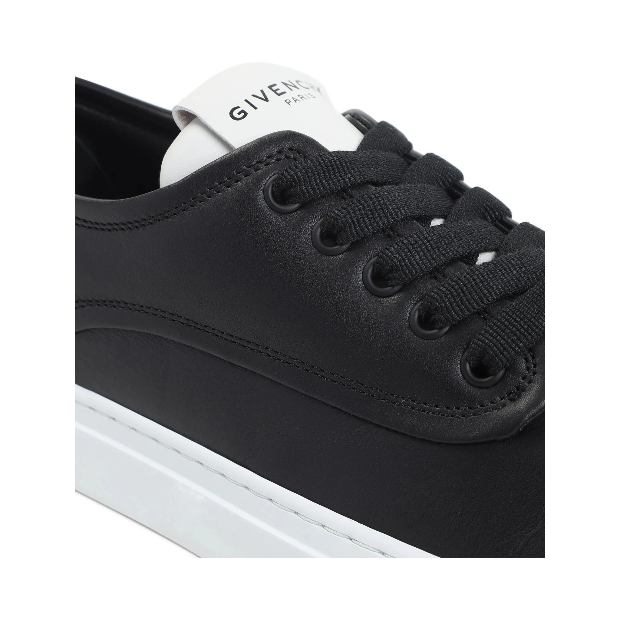 حذاء رياضي أسود من جيفنشي