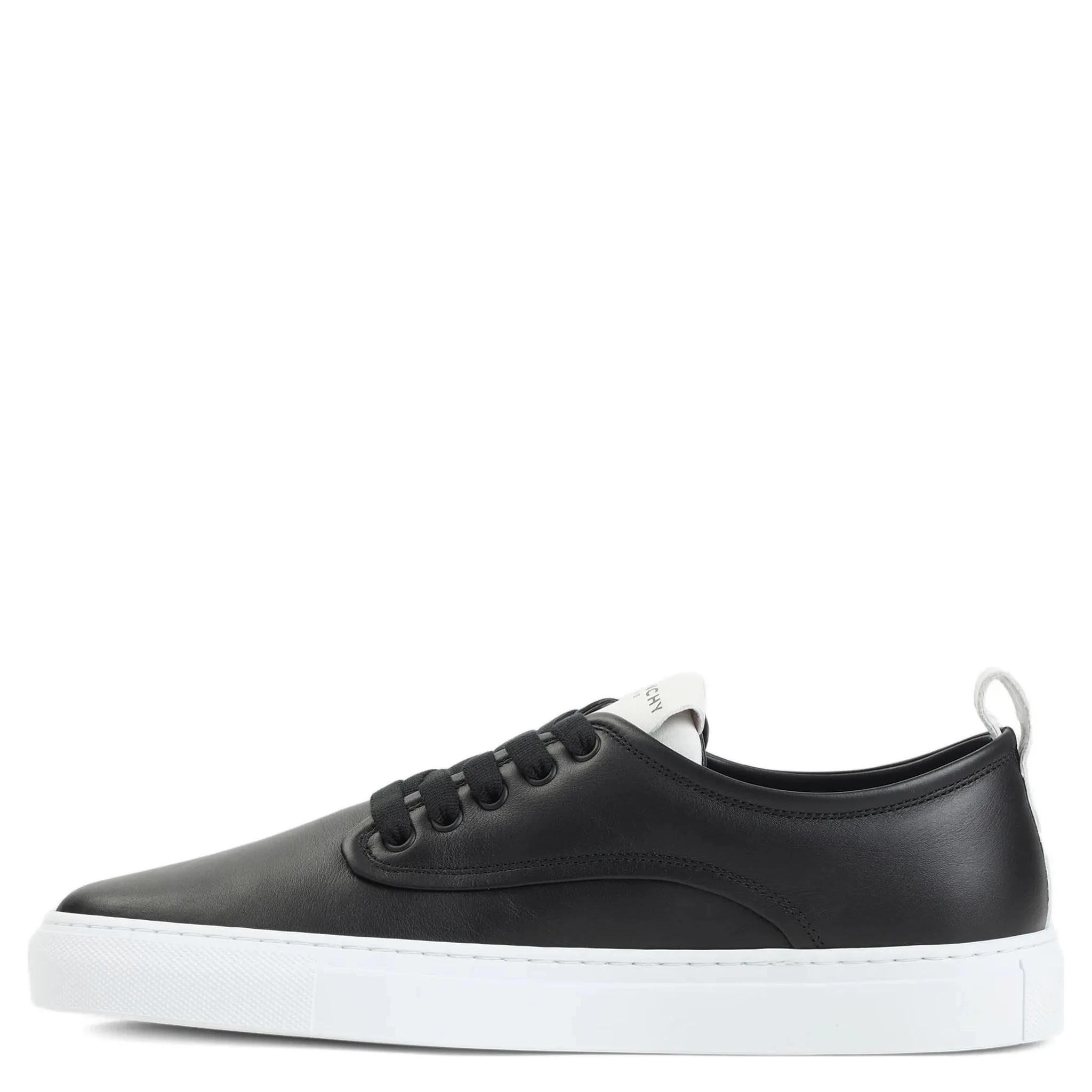 حذاء رياضي أسود من جيفنشي