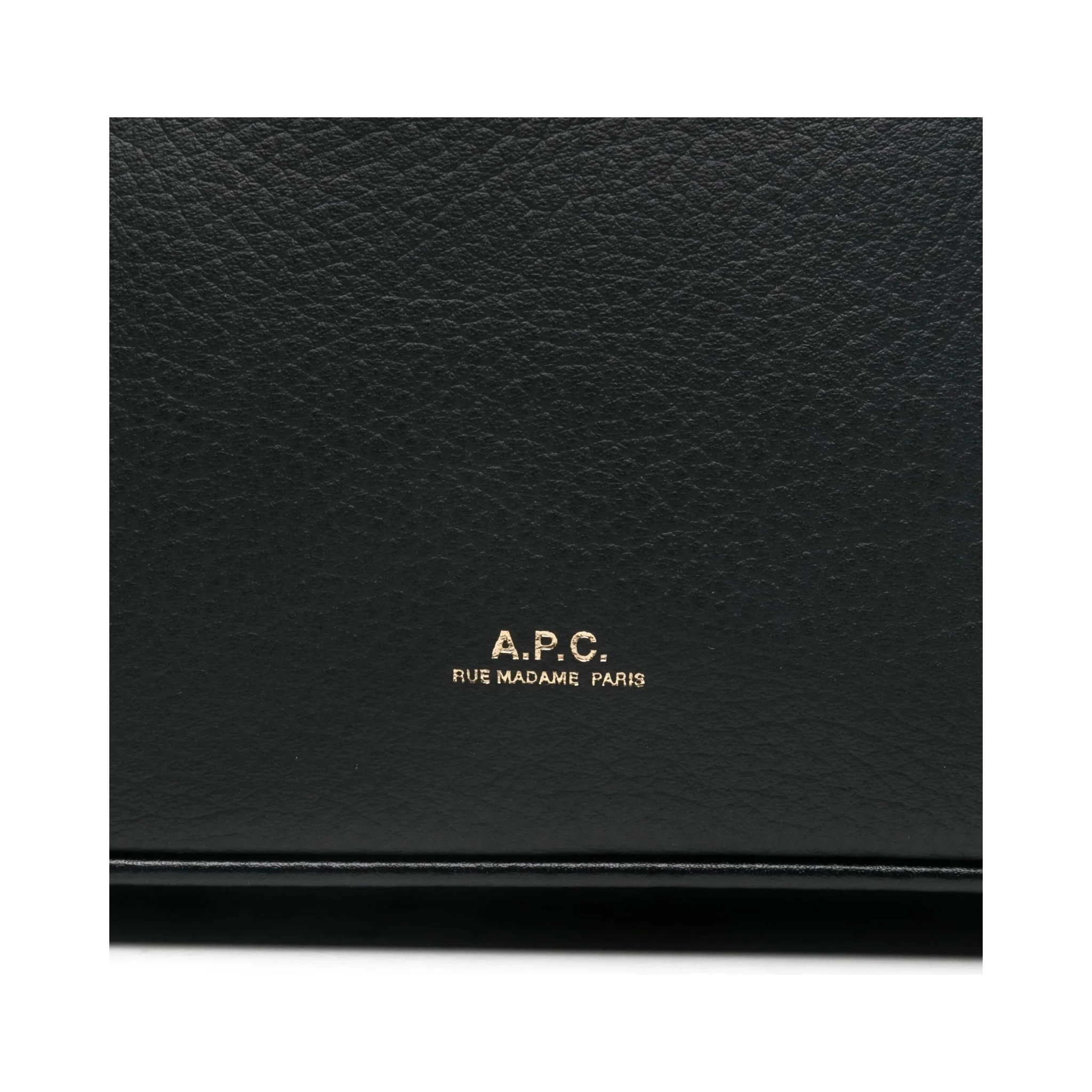 حقائب APC.. سوداء