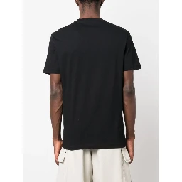 تيشيرتات وبولو من فرزاتشي باللون الأسود