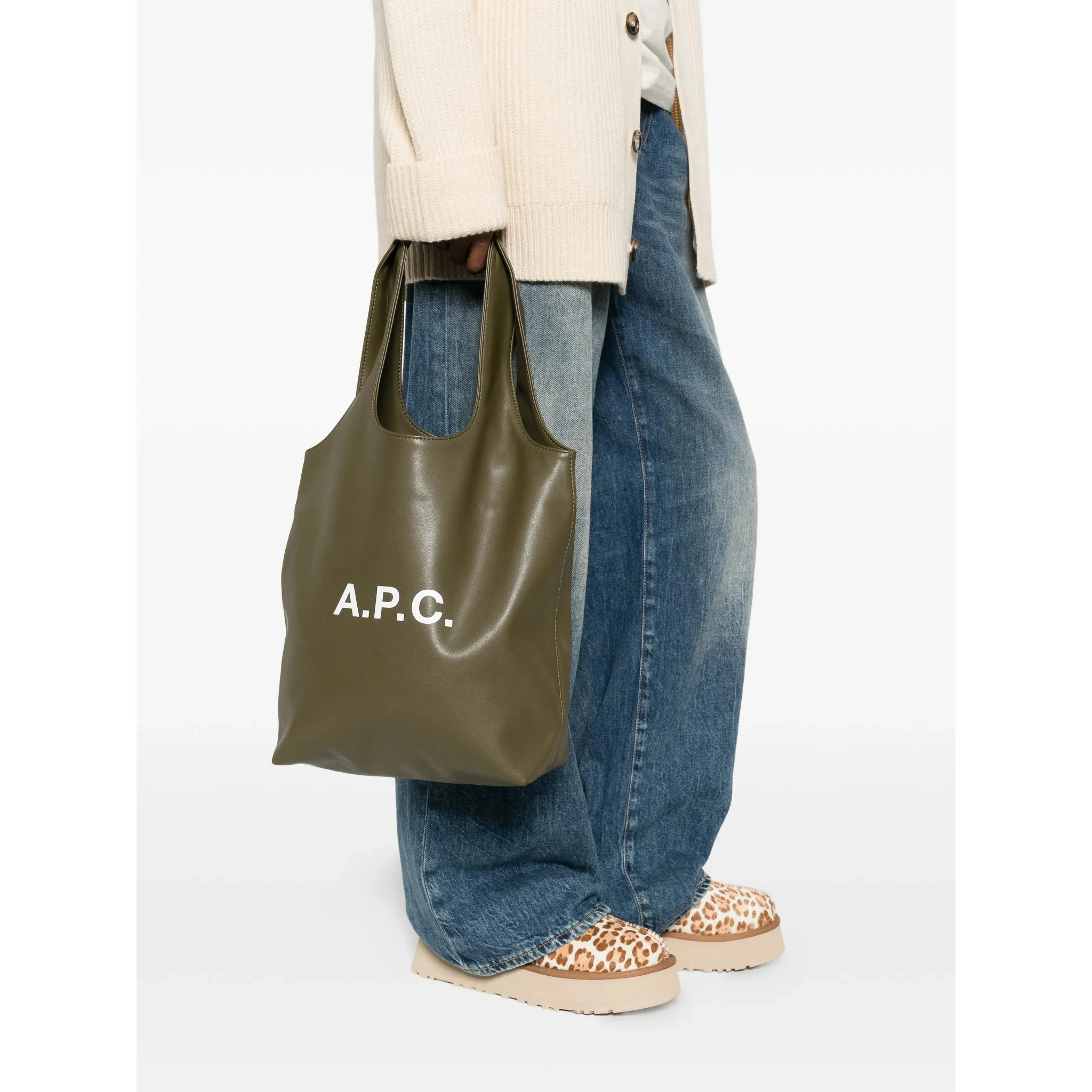 أكياس APC.. خضراء