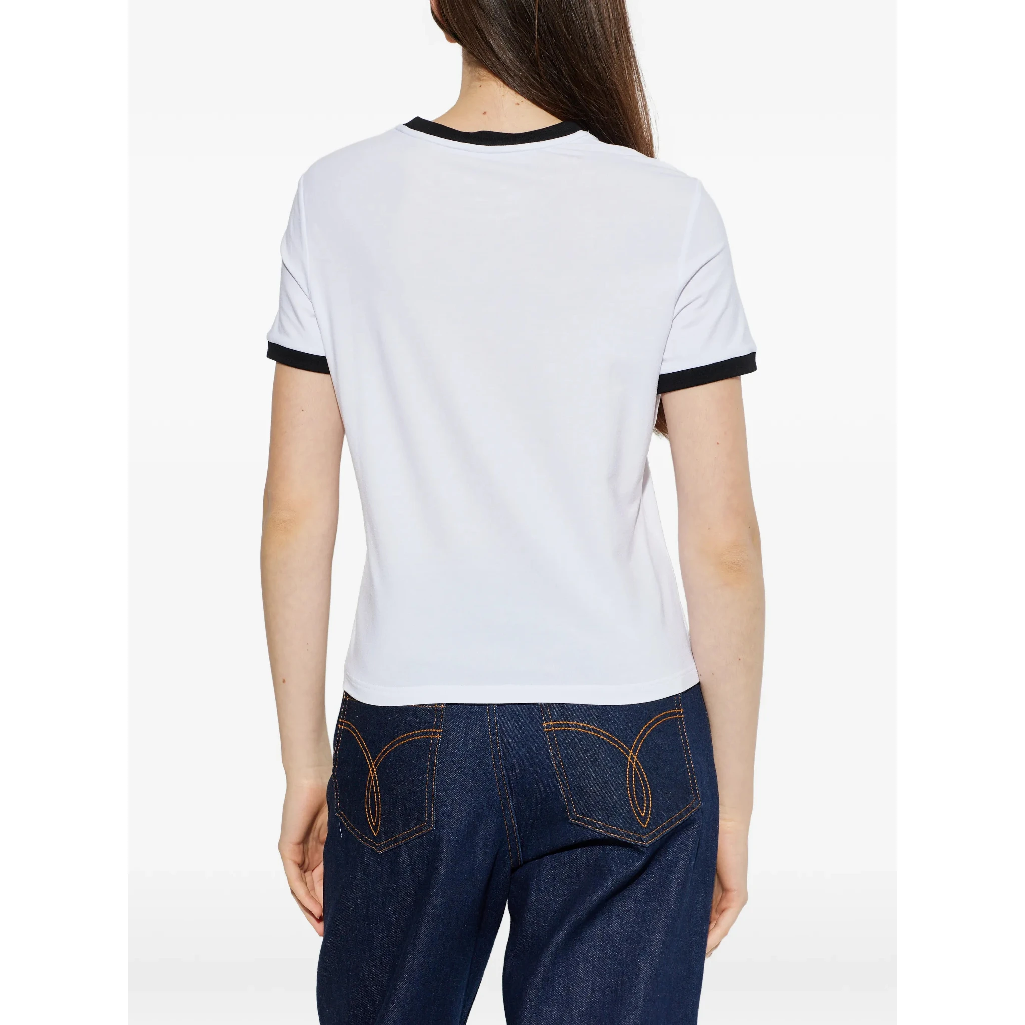 تيشيرتات وبولو من فرزاتشي باللون الأبيض