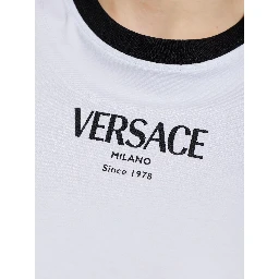 تيشيرتات وبولو من فرزاتشي باللون الأبيض