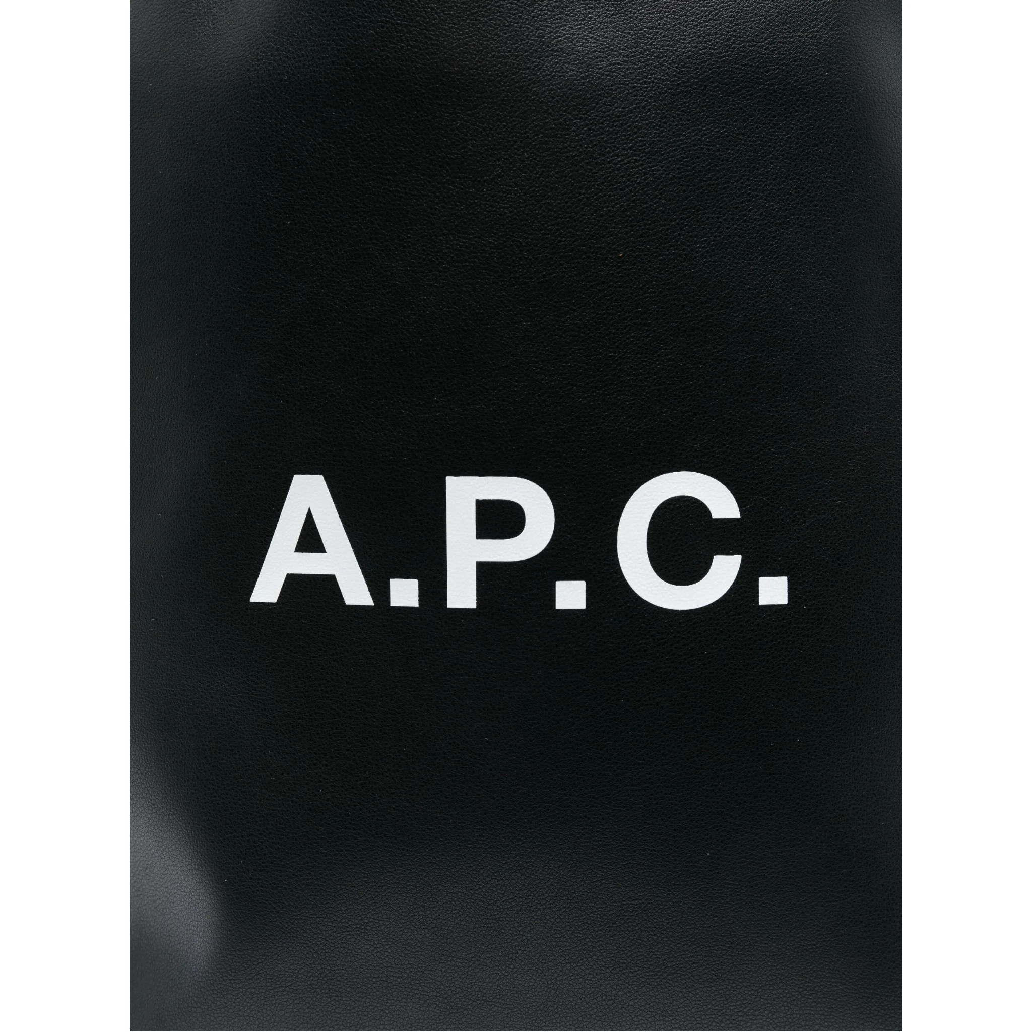 حقائب APC.. سوداء