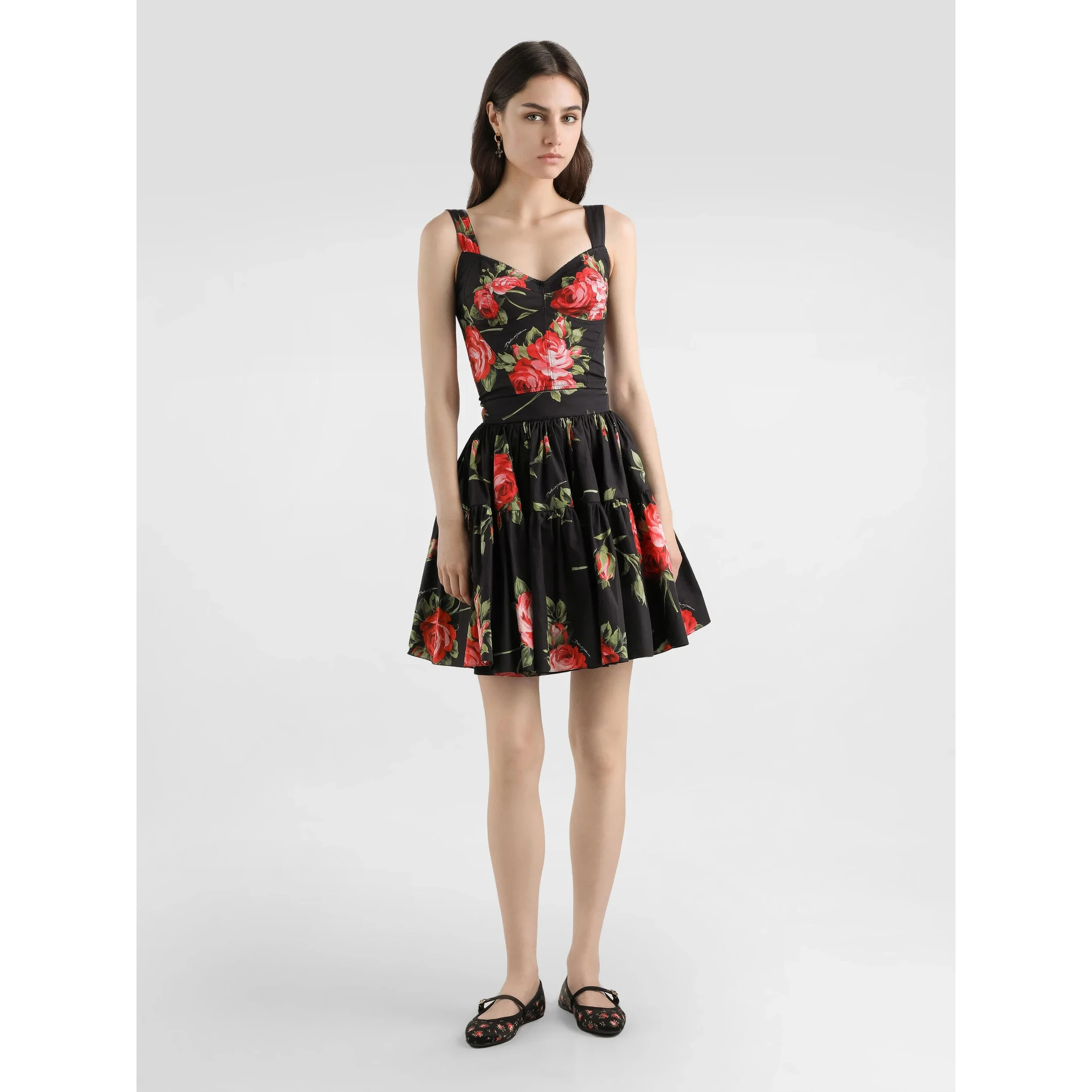 تنانير دولتشي آند غابانا سوداء