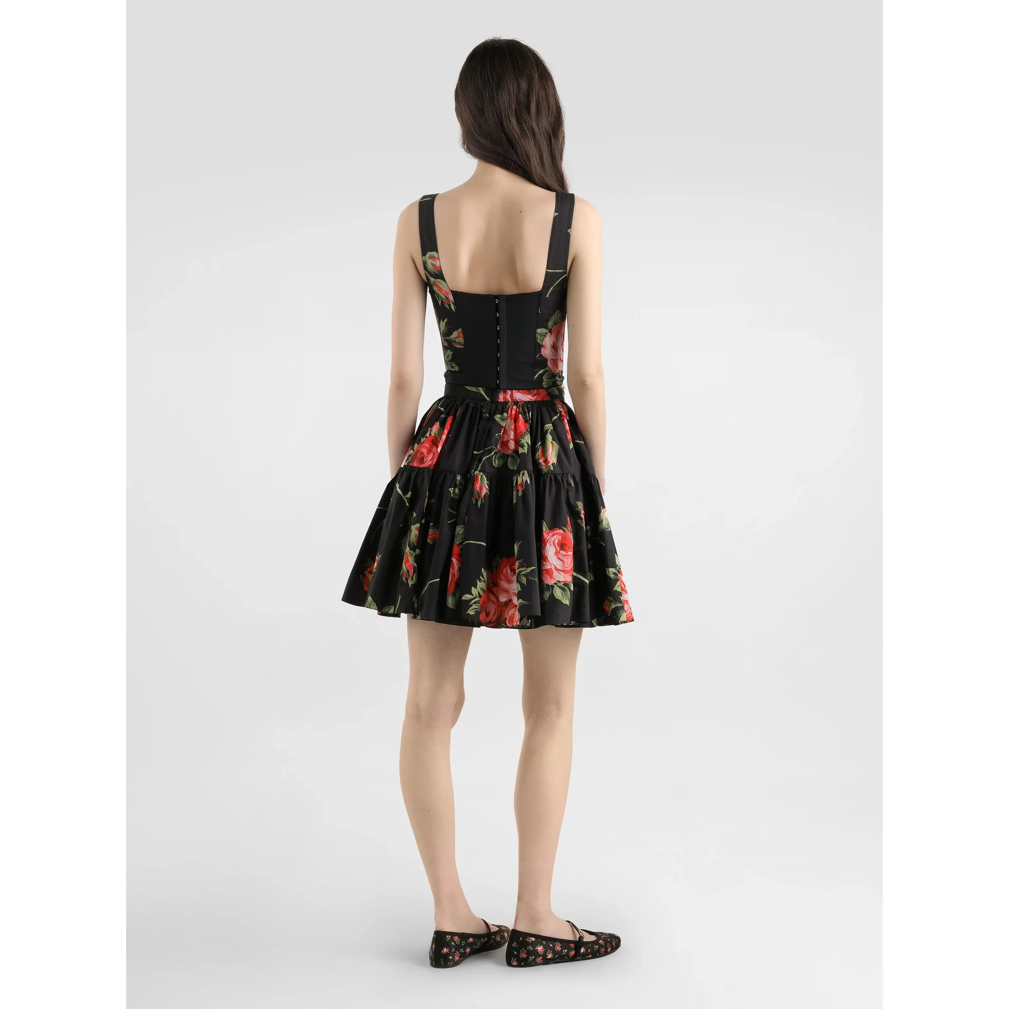 تنانير دولتشي آند غابانا سوداء