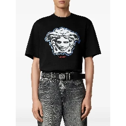 تيشيرتات وبولو من فرزاتشي باللون الأسود