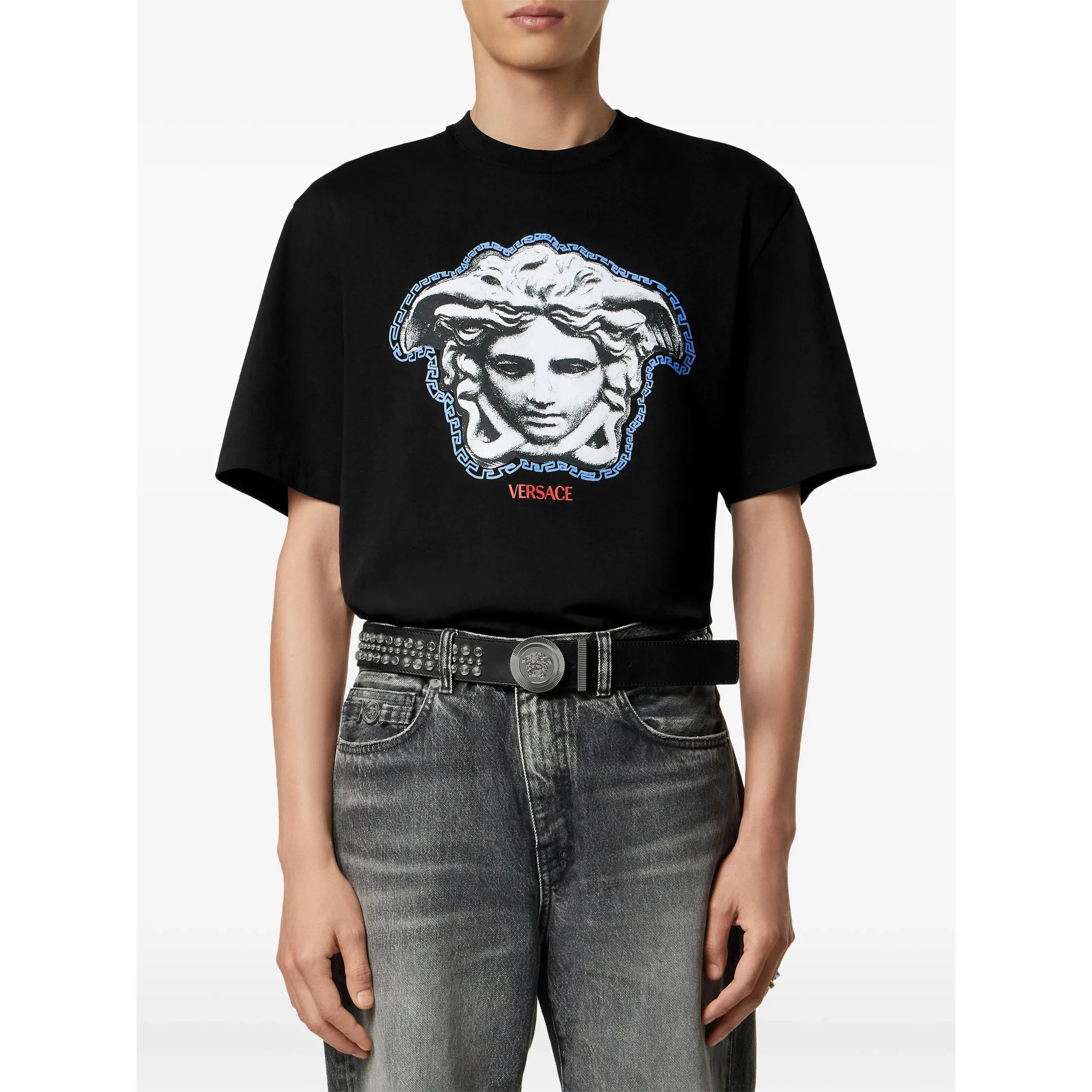 تيشيرتات وبولو من فرزاتشي باللون الأسود