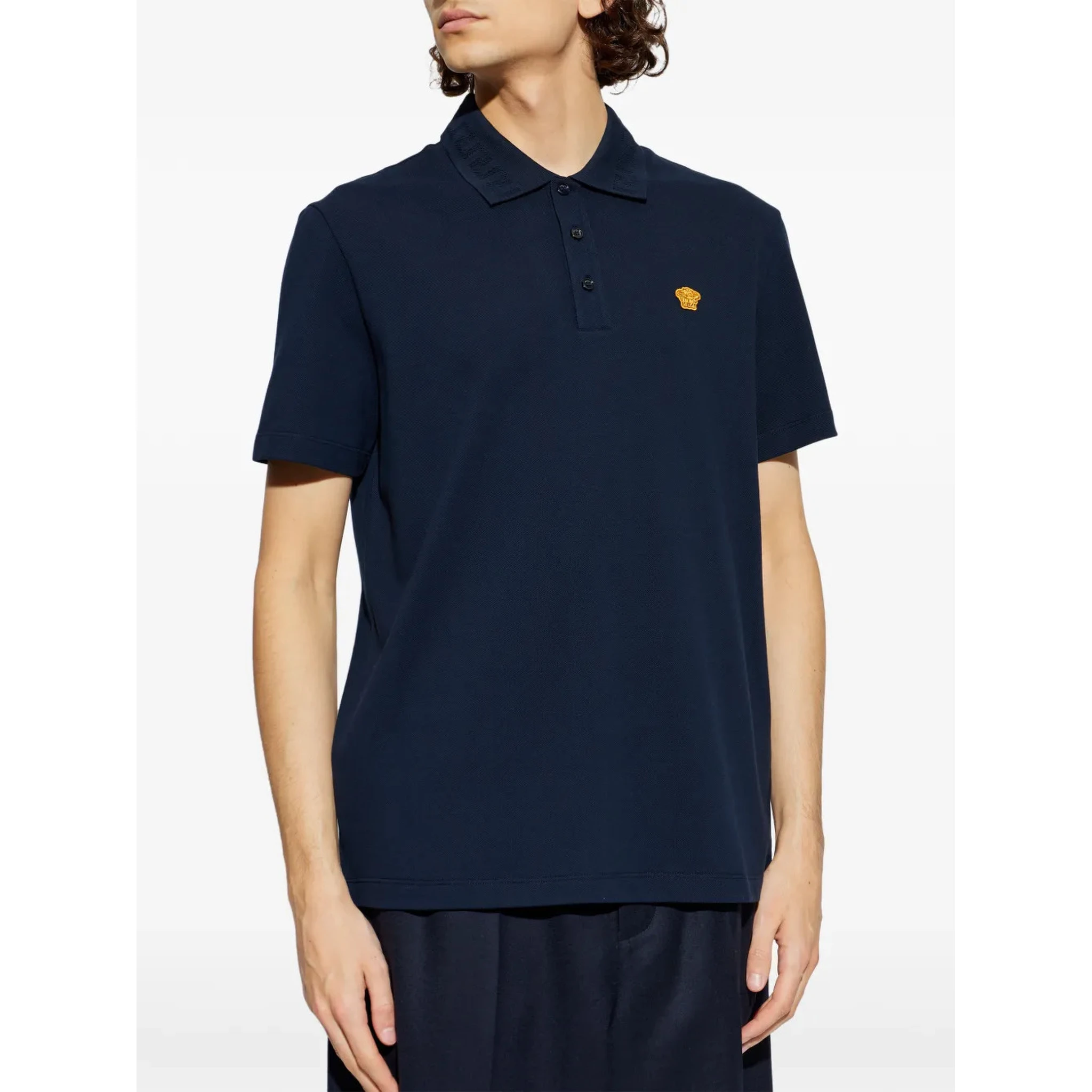 تيشيرتات وبولو من فرزاتشي باللون الأزرق