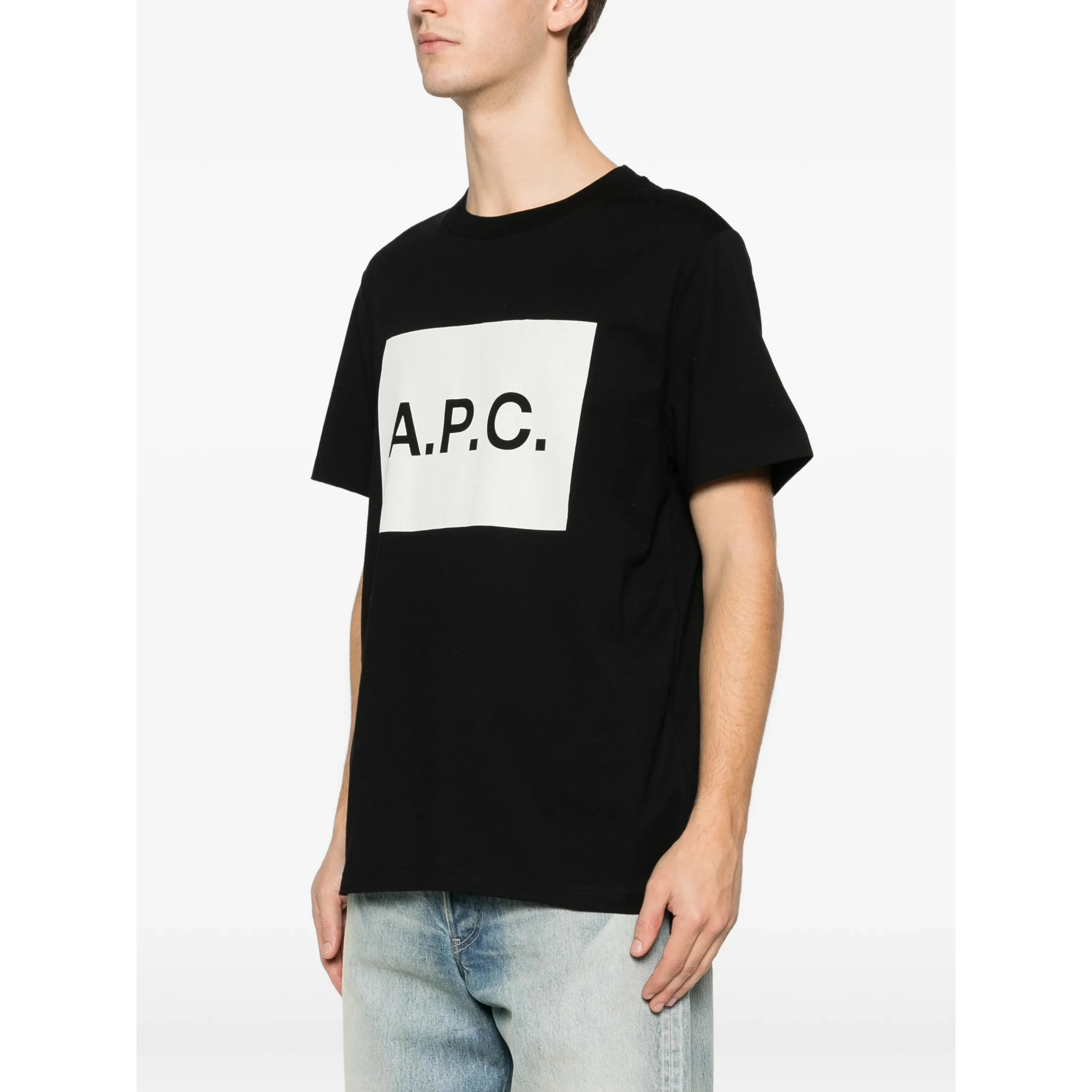 تيشيرتات وبولو سوداء من APC
