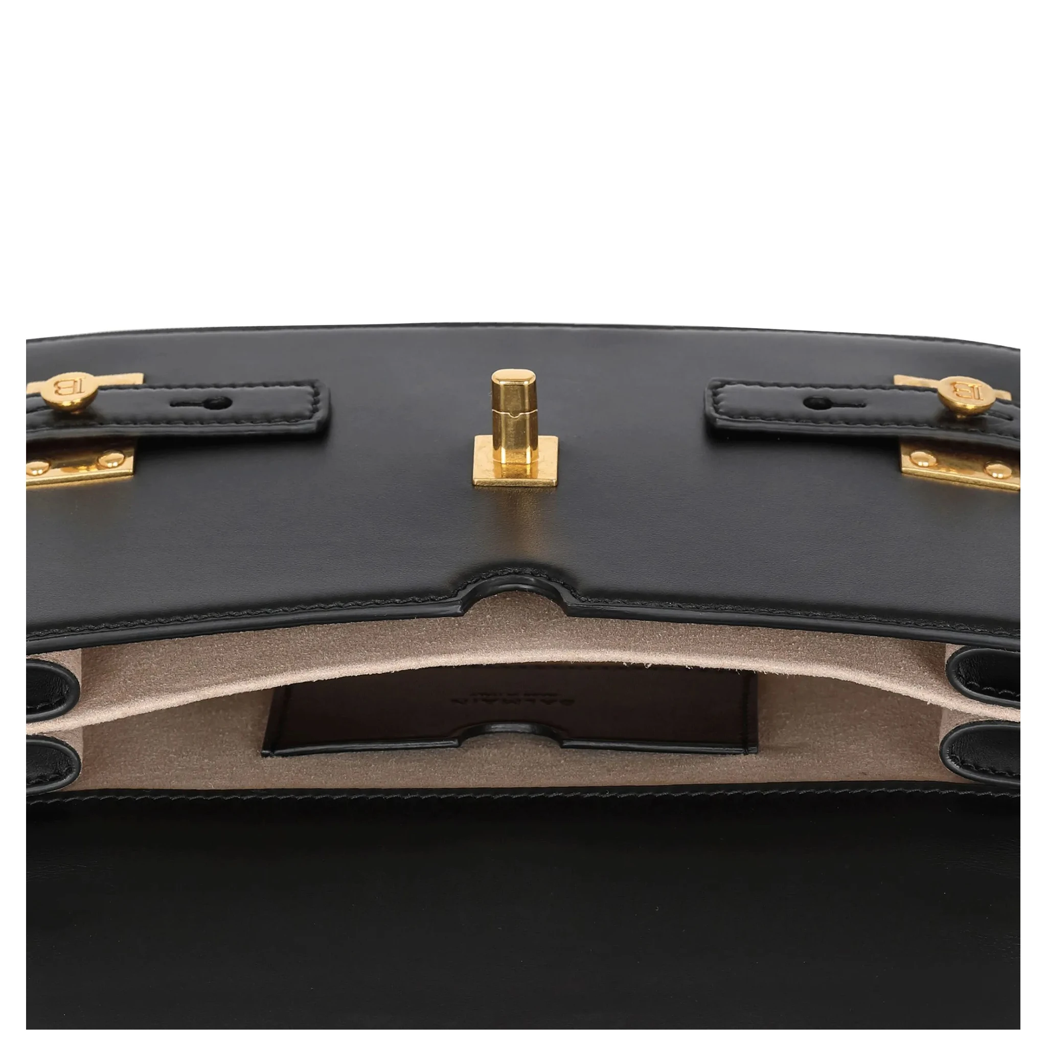 حقائب بالمان.. أسود