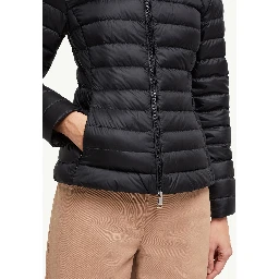 معاطف مونكلير سوداء