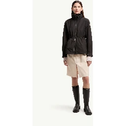 معاطف مونكلير سوداء