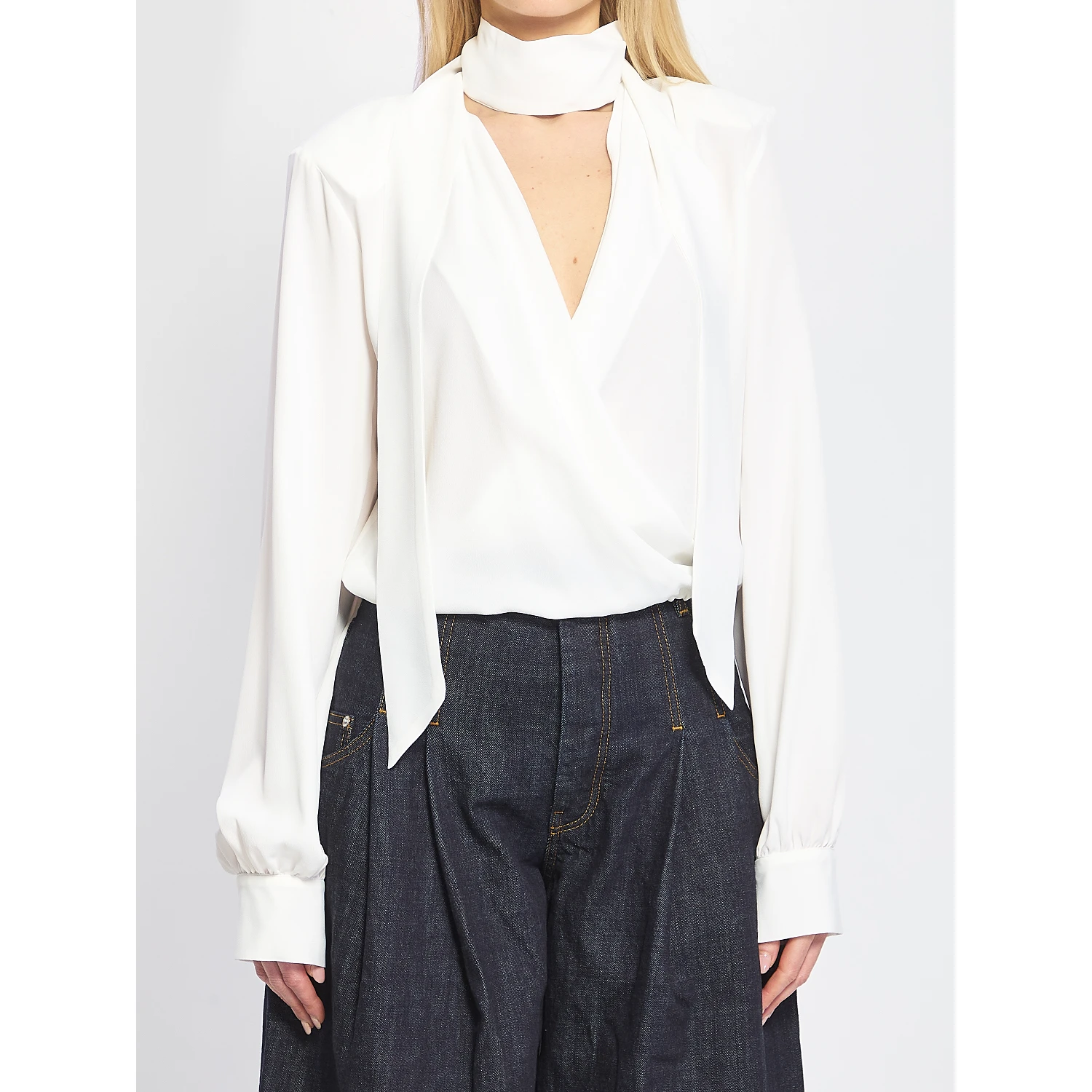 Blusa incrociata con sciarpina