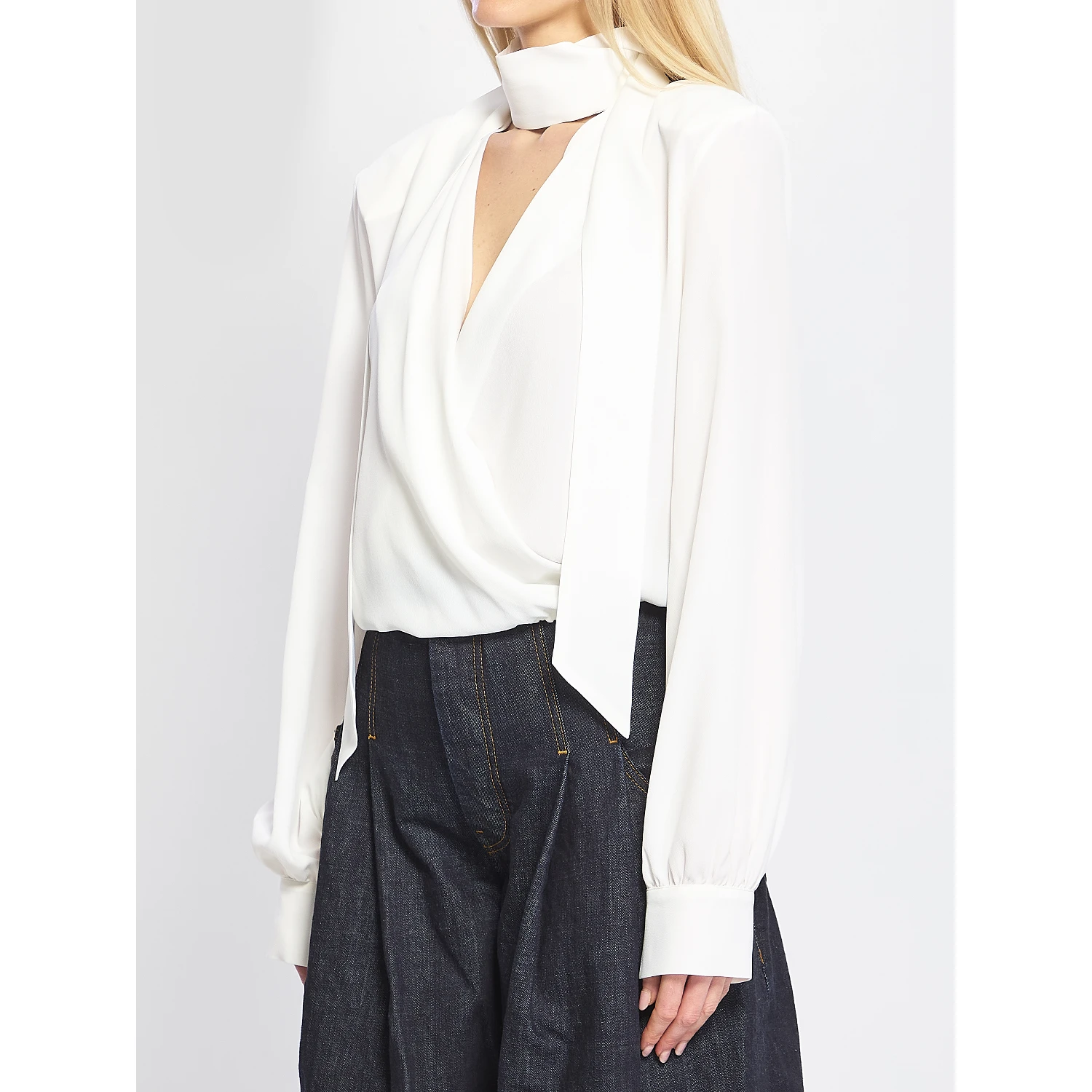 Blusa incrociata con sciarpina