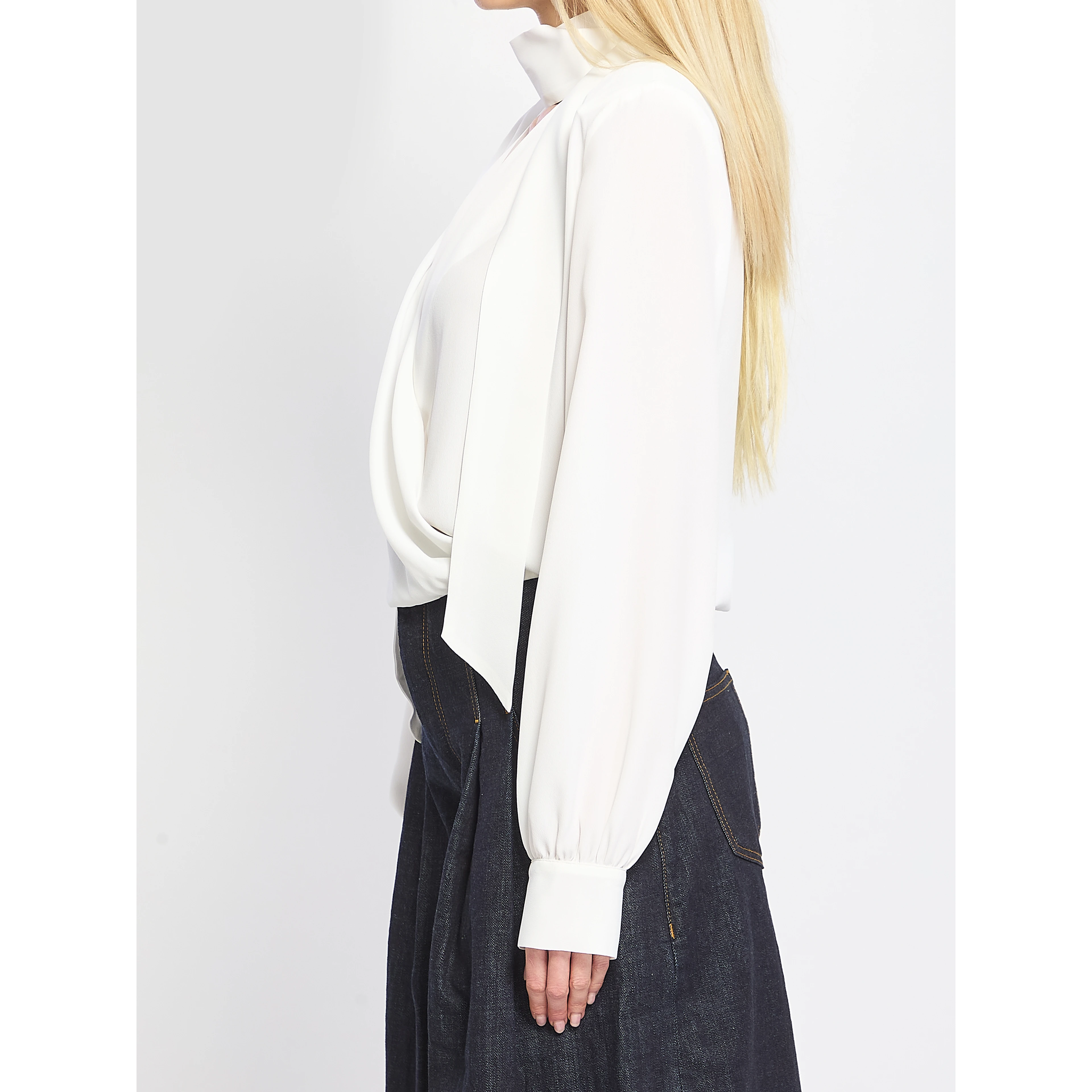 Blusa incrociata con sciarpina