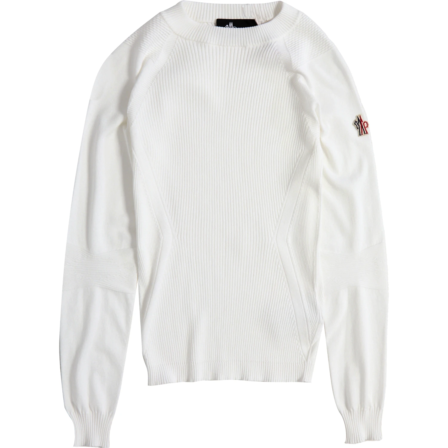 Knitted crew neck sweater.
