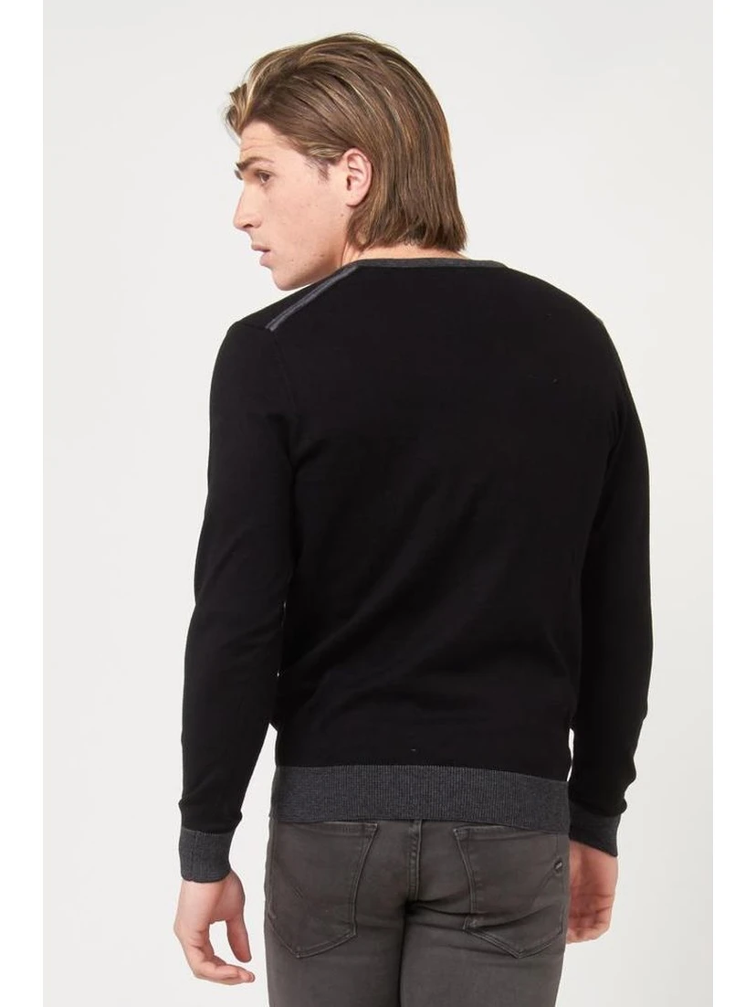 سويت شيرت قطني أسود