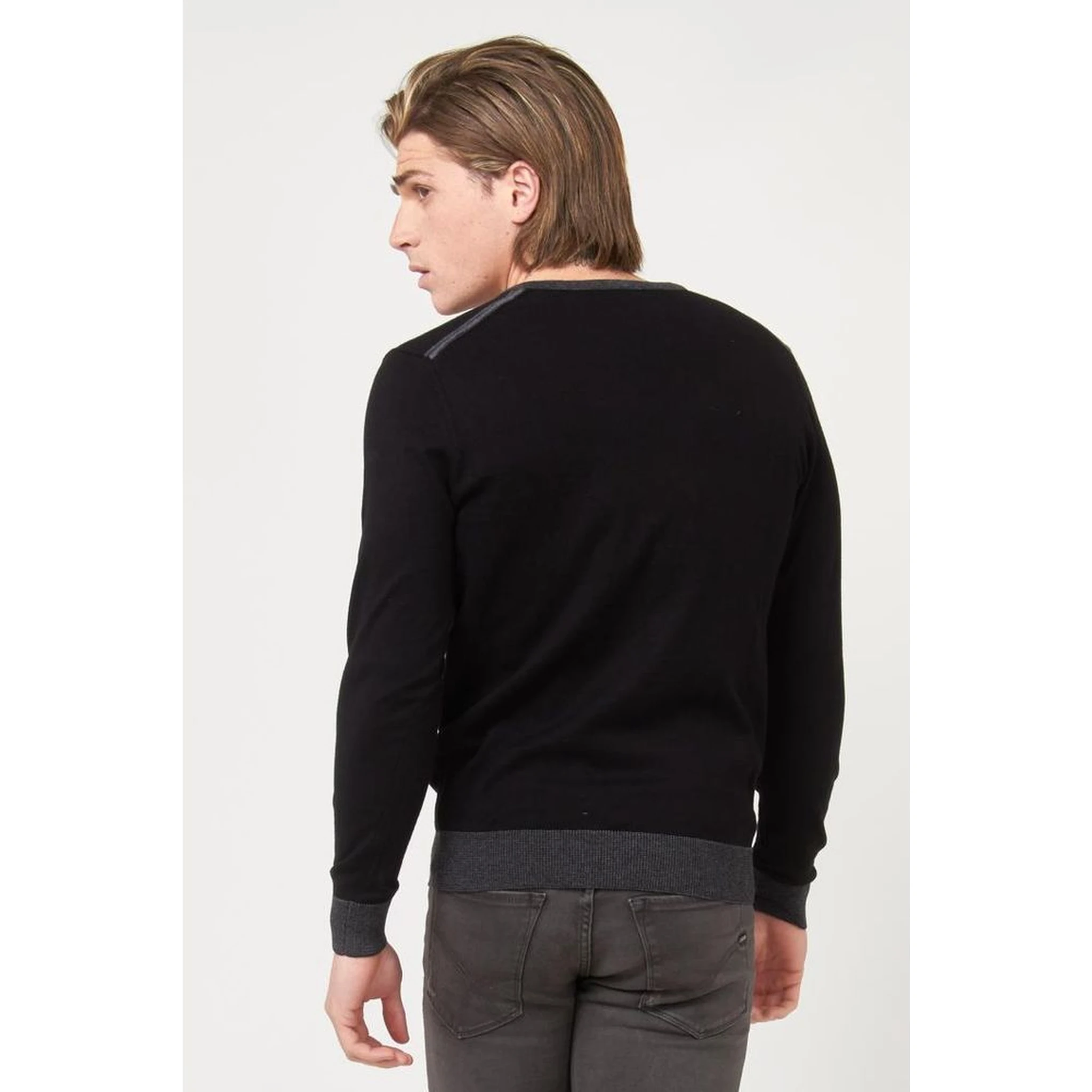 سويت شيرت قطني أسود