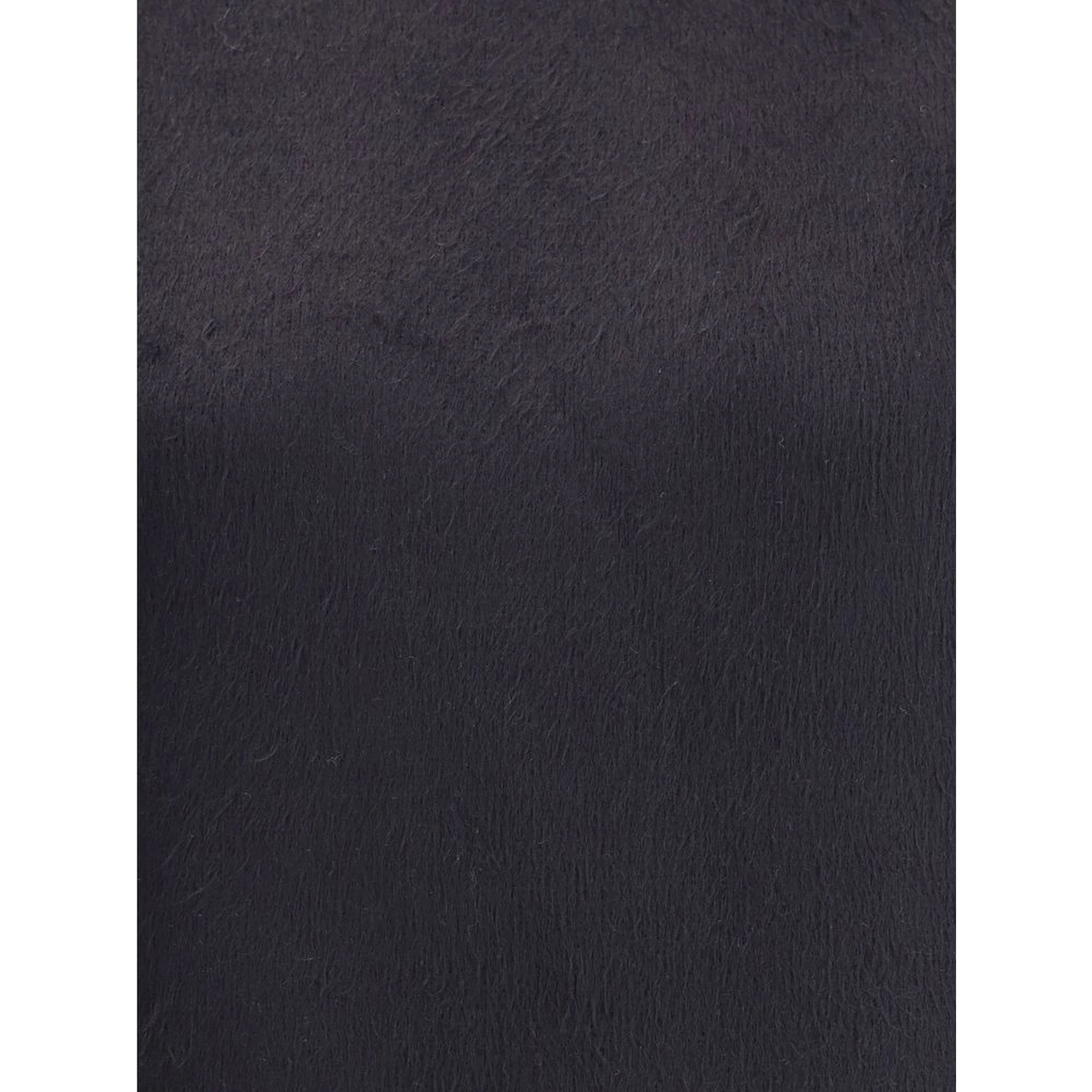 بلوزة حريرية سوداء