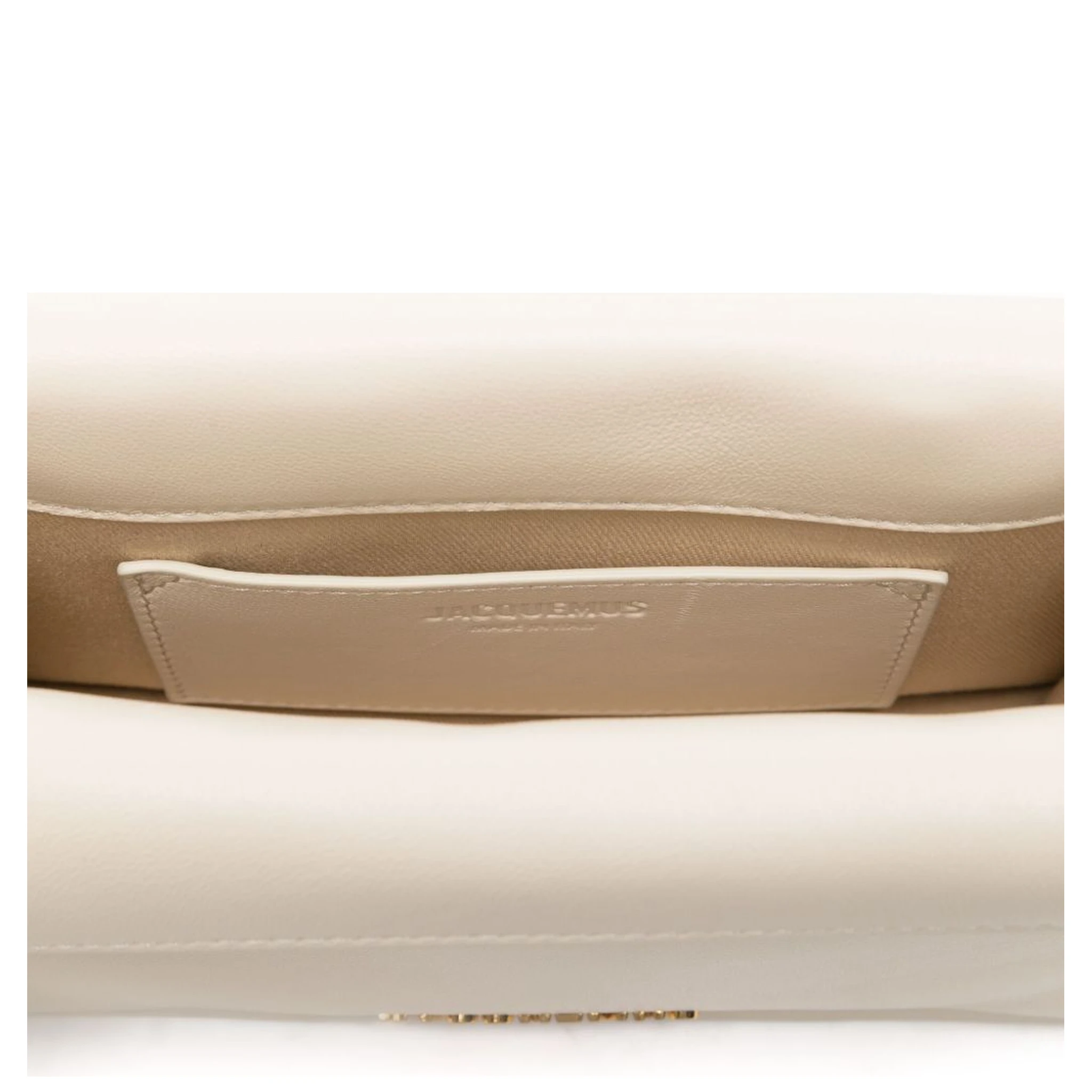 حقائب جاكيموس.. عاجية