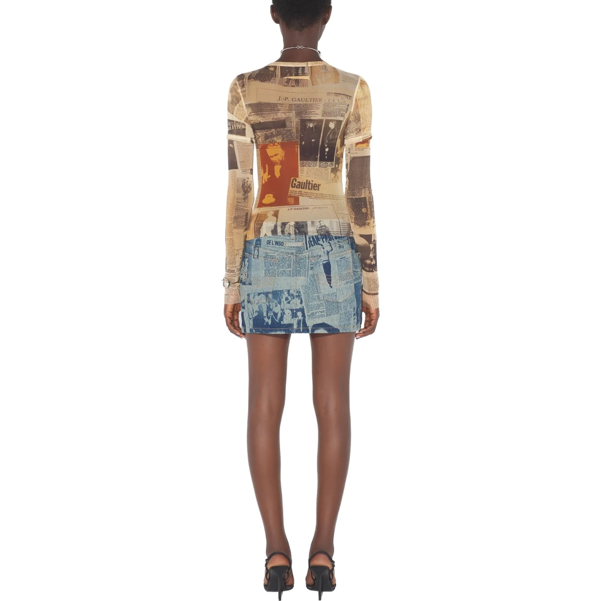 تنورة قصيرة بنقشة "صحيفة"