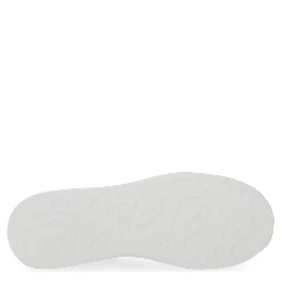 أحذية رياضية "كبيرة الحجم"