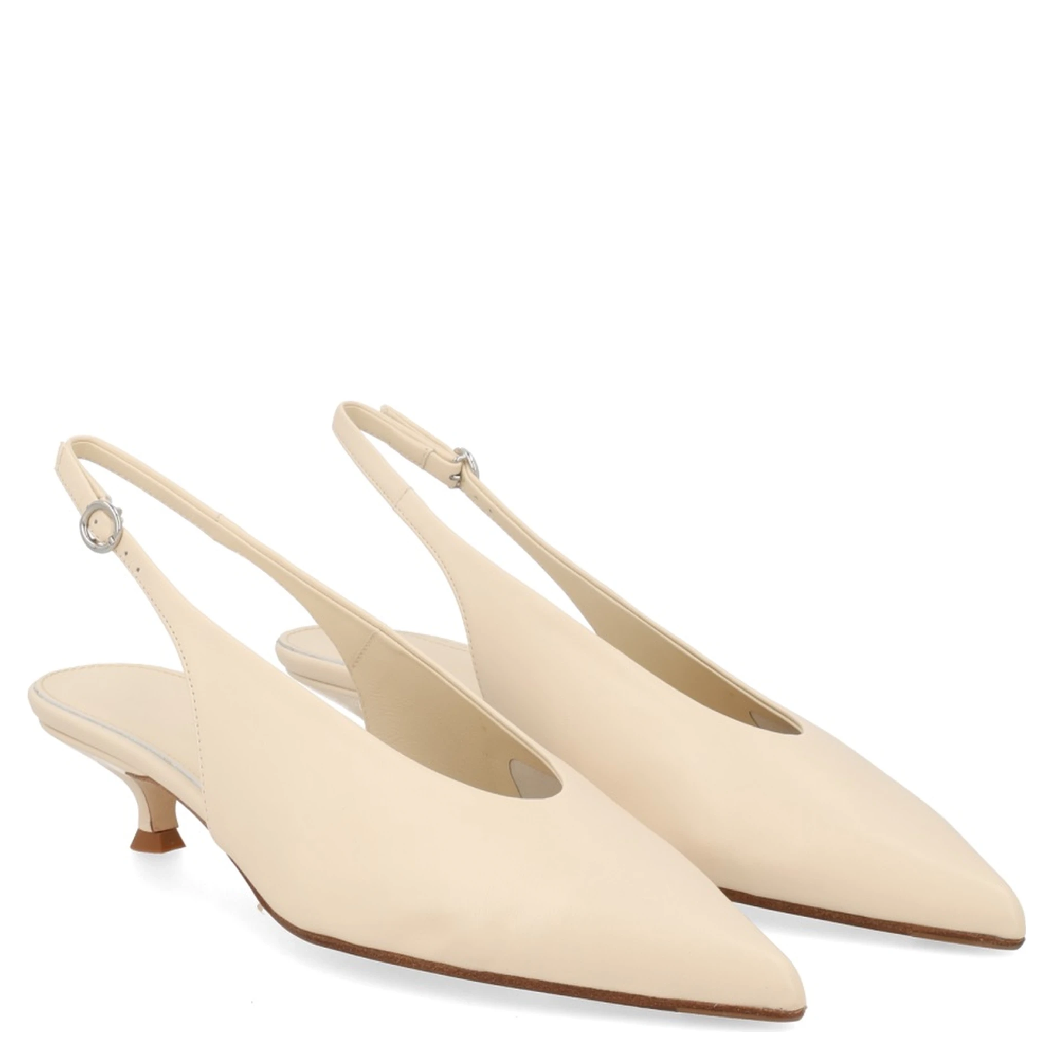 "كاميلا" فتحة منخفضة