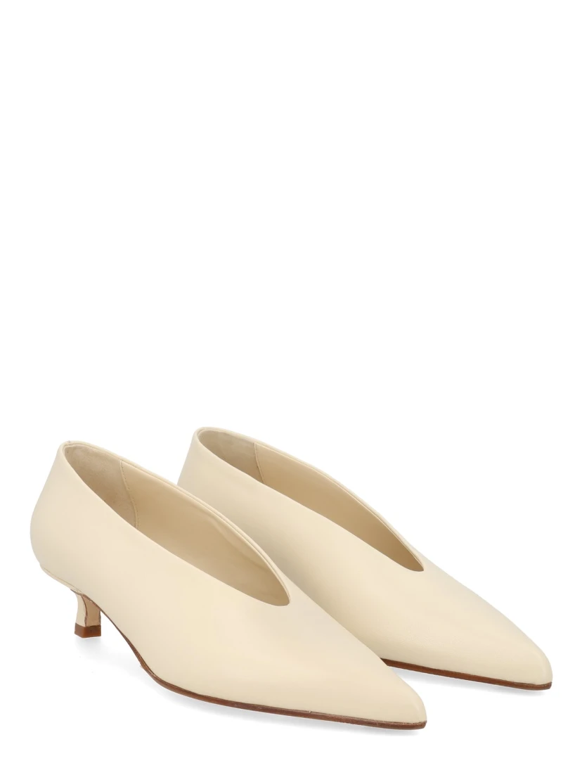 كلارا فتحة منخفضة